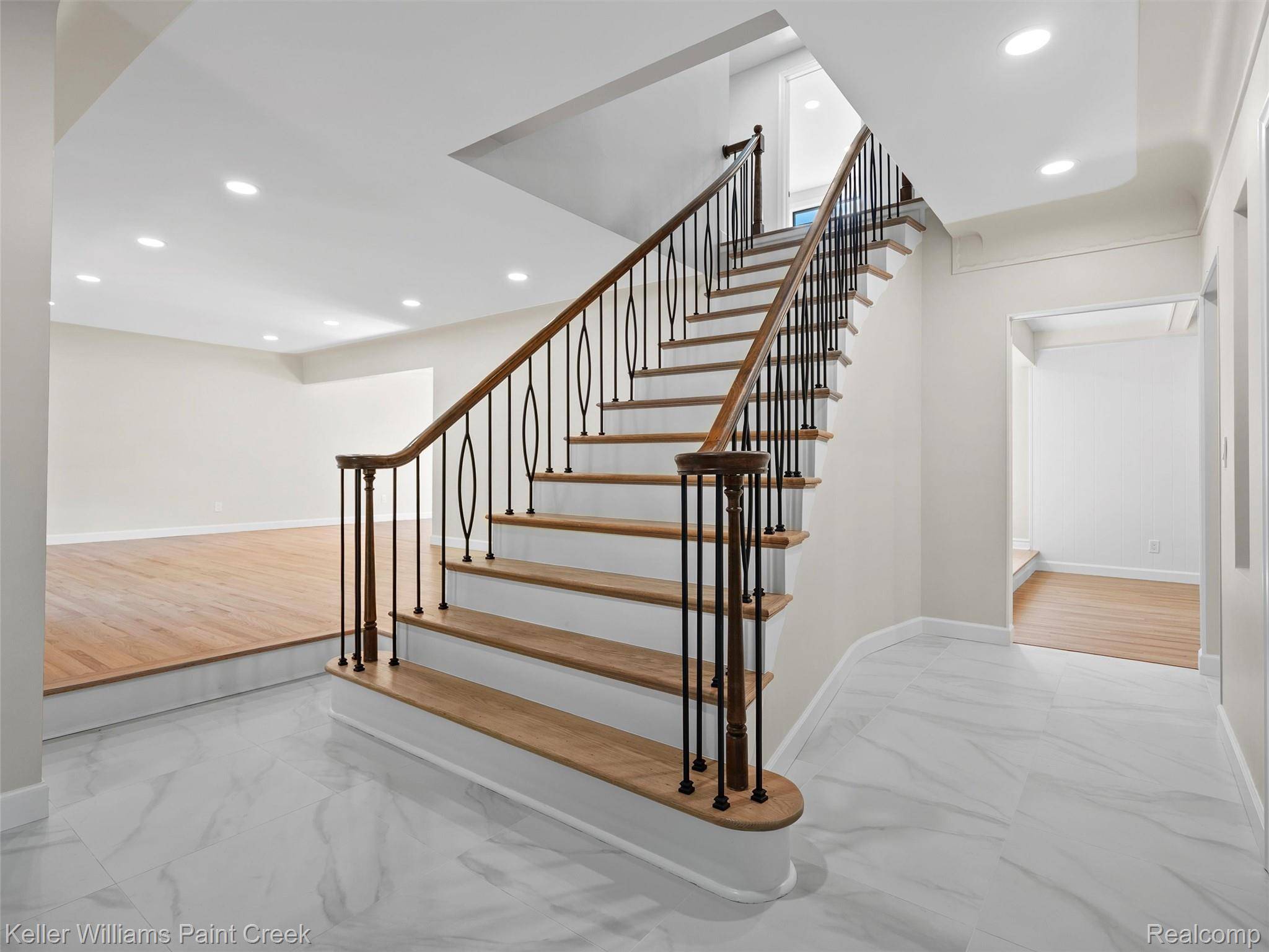 Rochester, MI 48306,5925 Oakland Valley DR