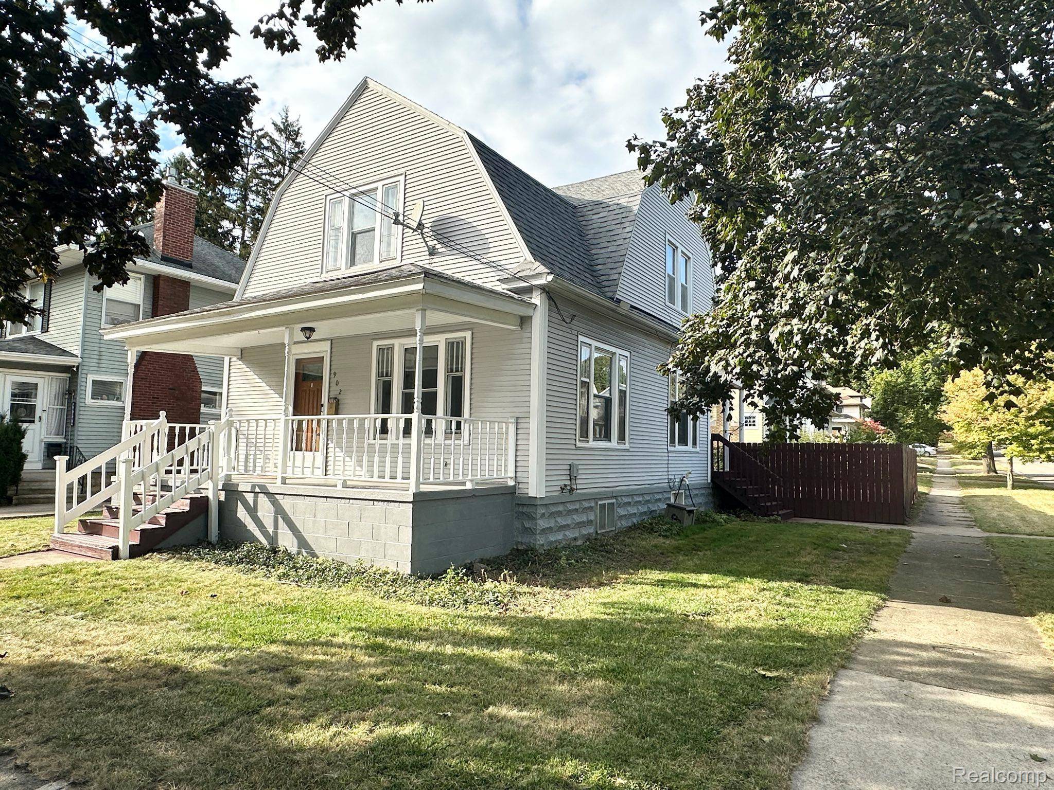 Jackson, MI 49203,902 W Washington AVE