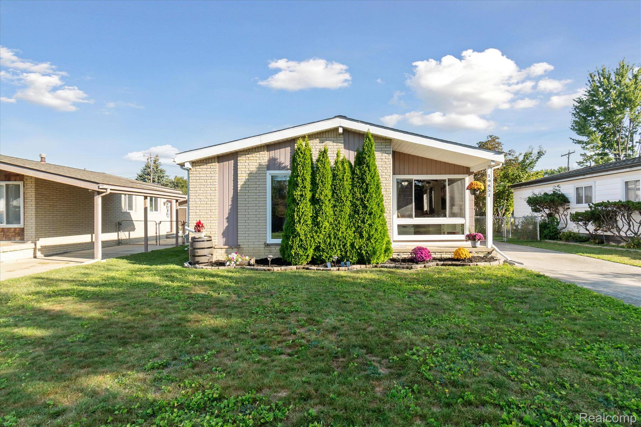 Clinton Township, MI 48035,19851 Kemp ST