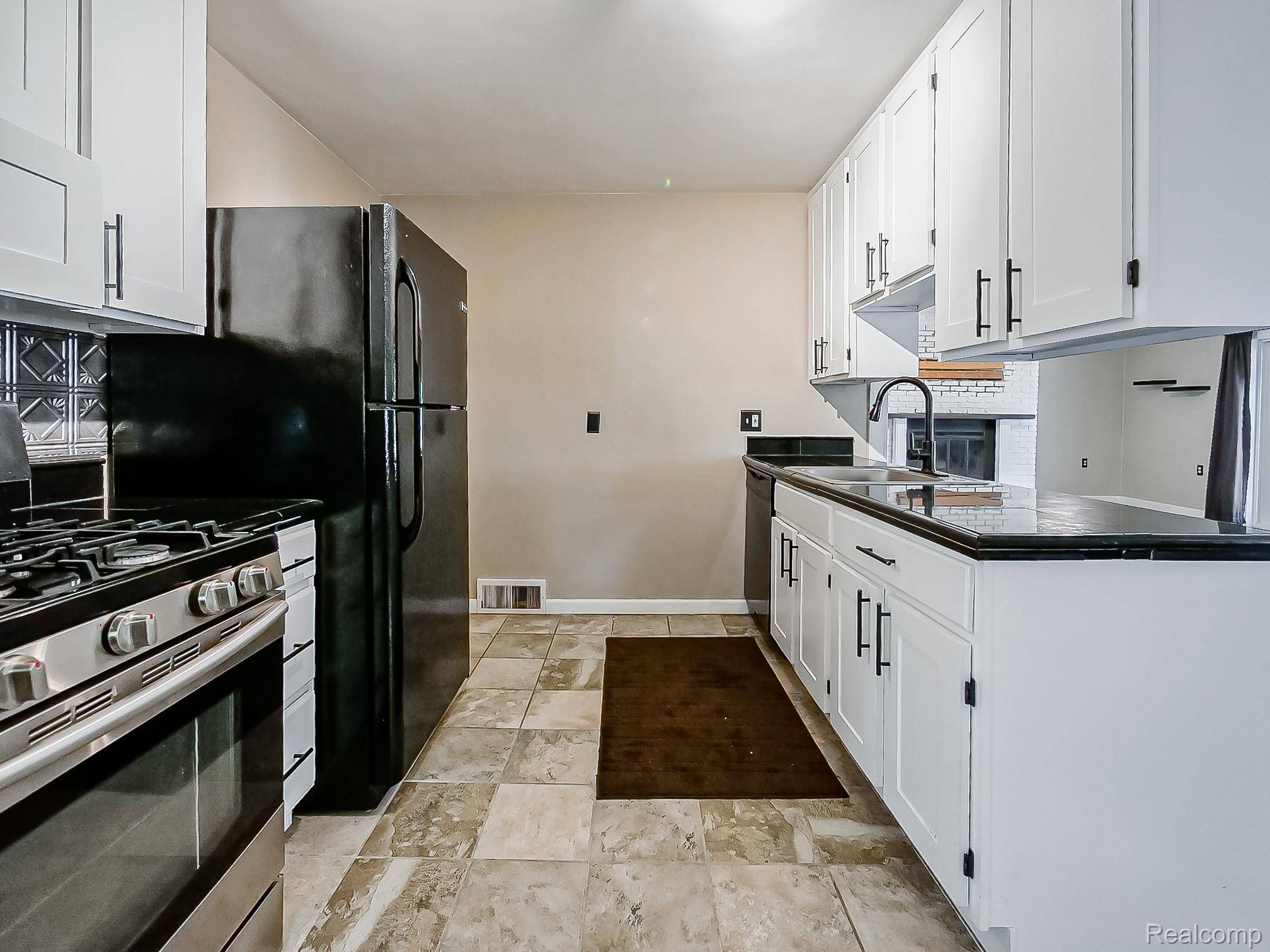 Wayne, MI 48184,33940 Richard ST