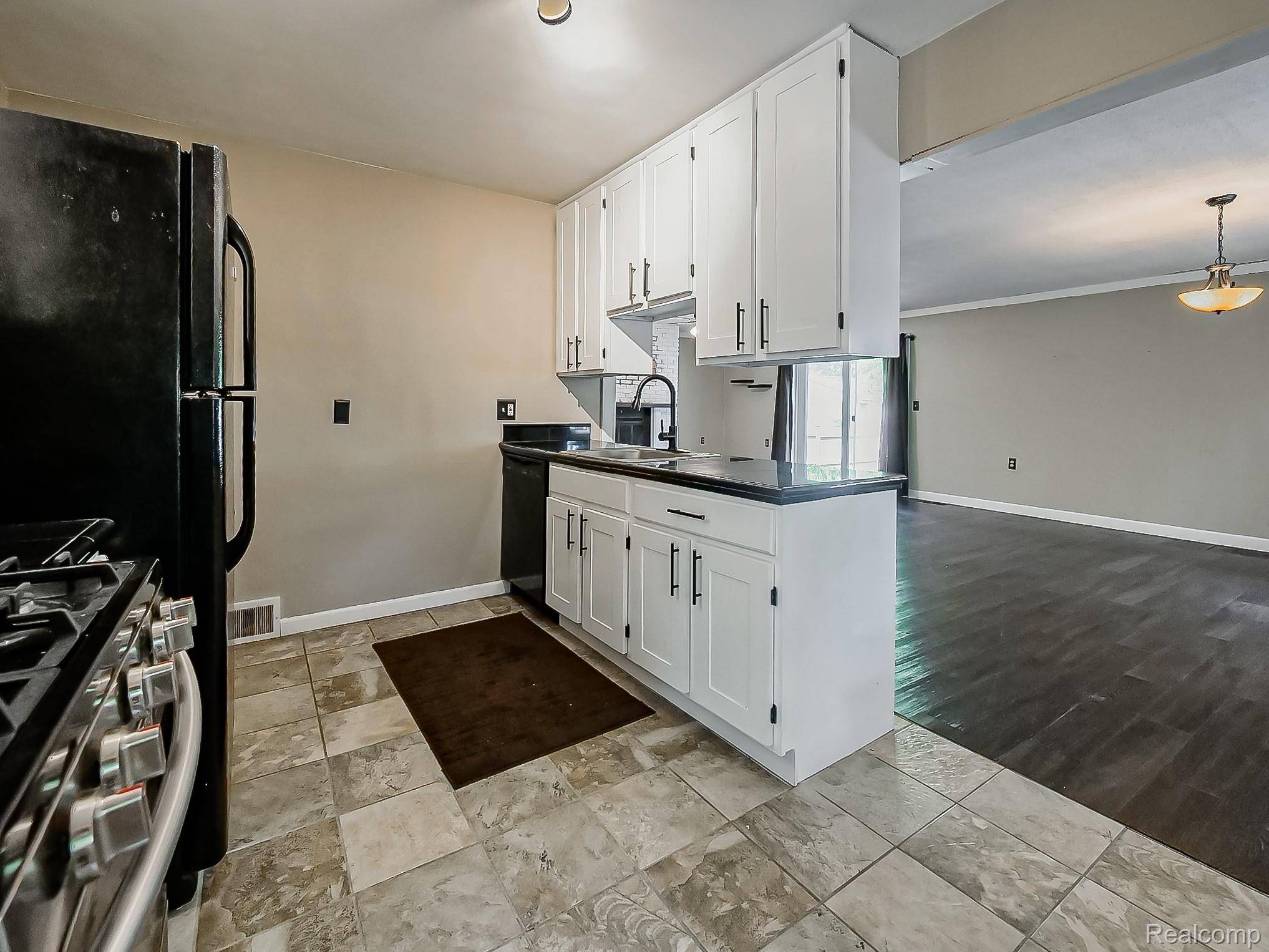 Wayne, MI 48184,33940 Richard ST