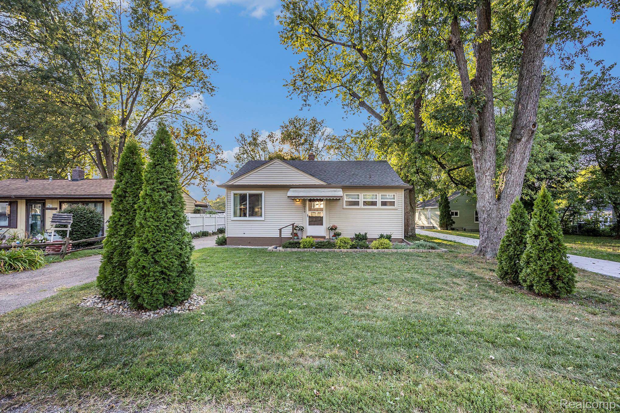 Redford, MI 48240,20059 Lexington