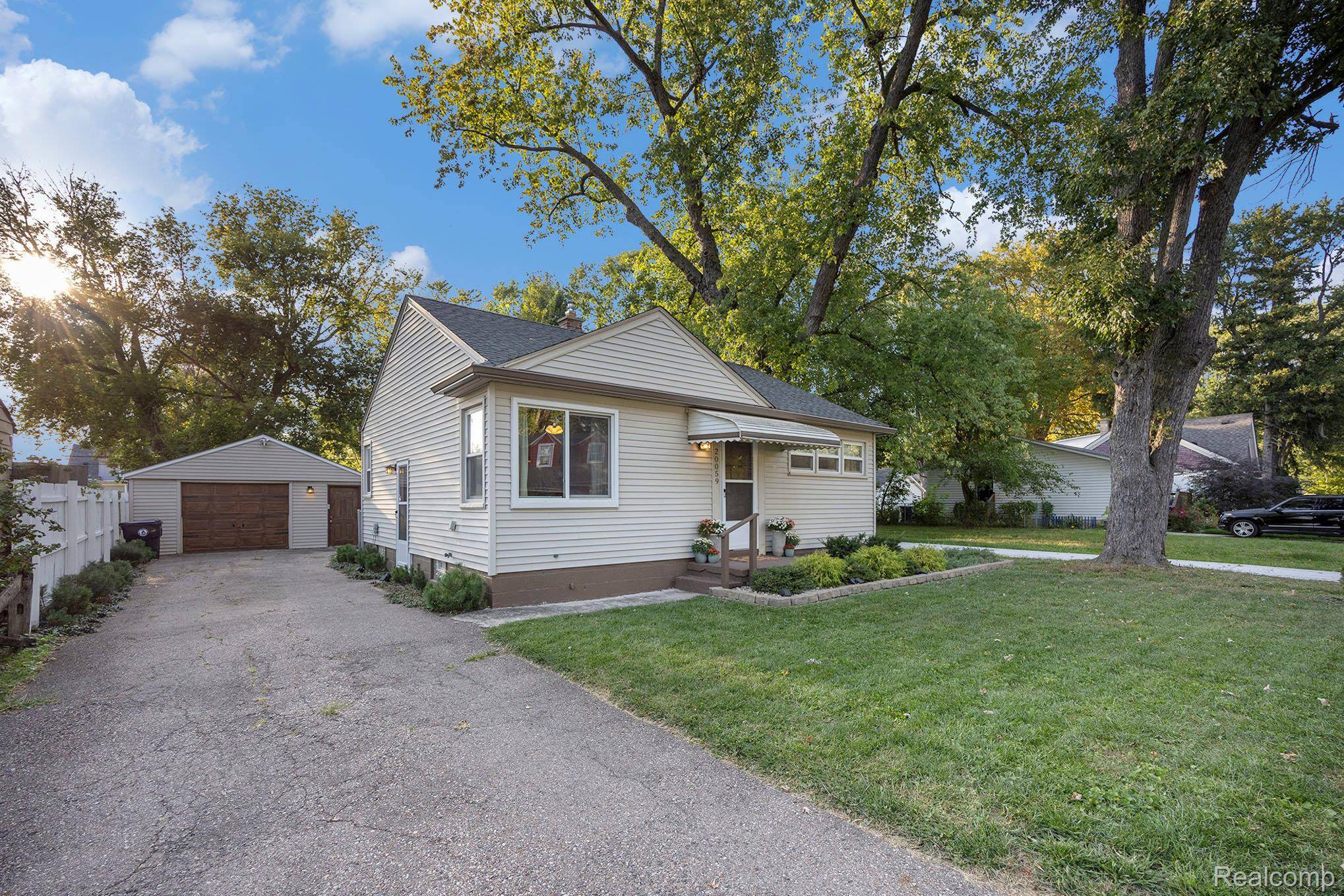 Redford, MI 48240,20059 Lexington