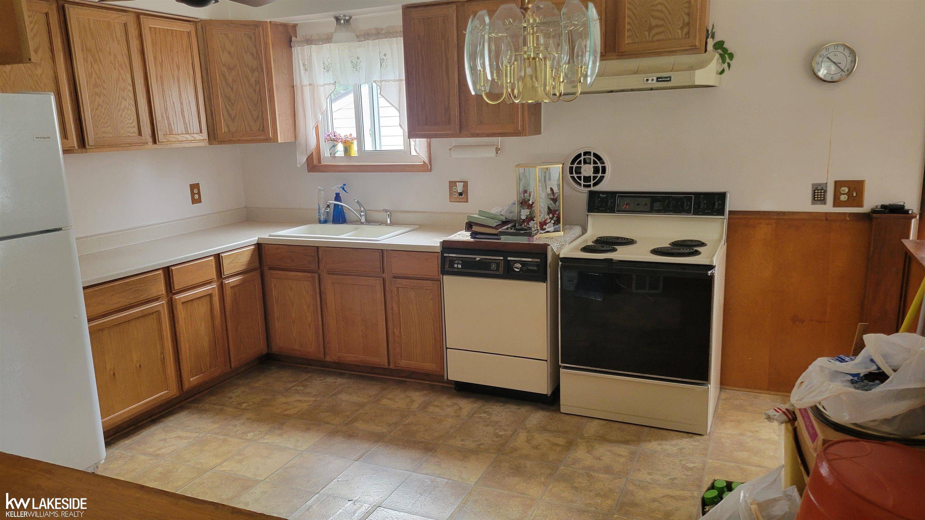 Saint Clair Shores, MI 48082,32819 Jefferson AVE