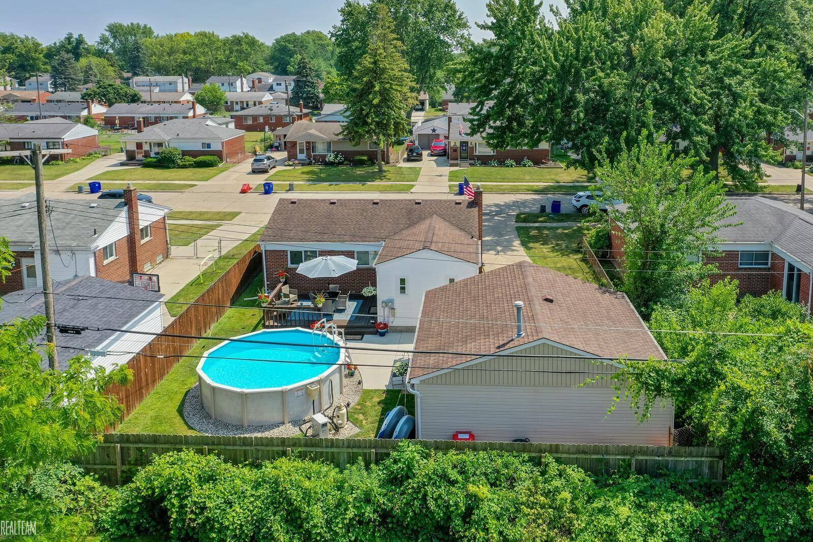 Fraser, MI 48026,18359 Woodbine RD