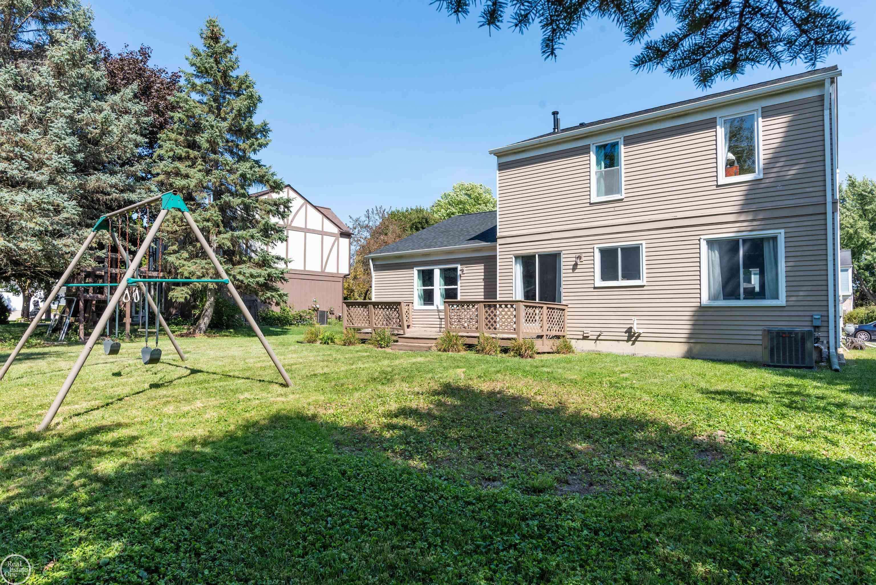 Rochester Hills, MI 48307,822 Hadley RD