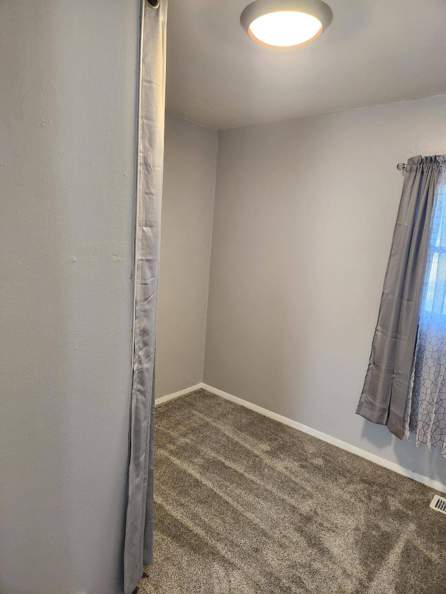 Muskegon, MI 49442,1873 Valley ST