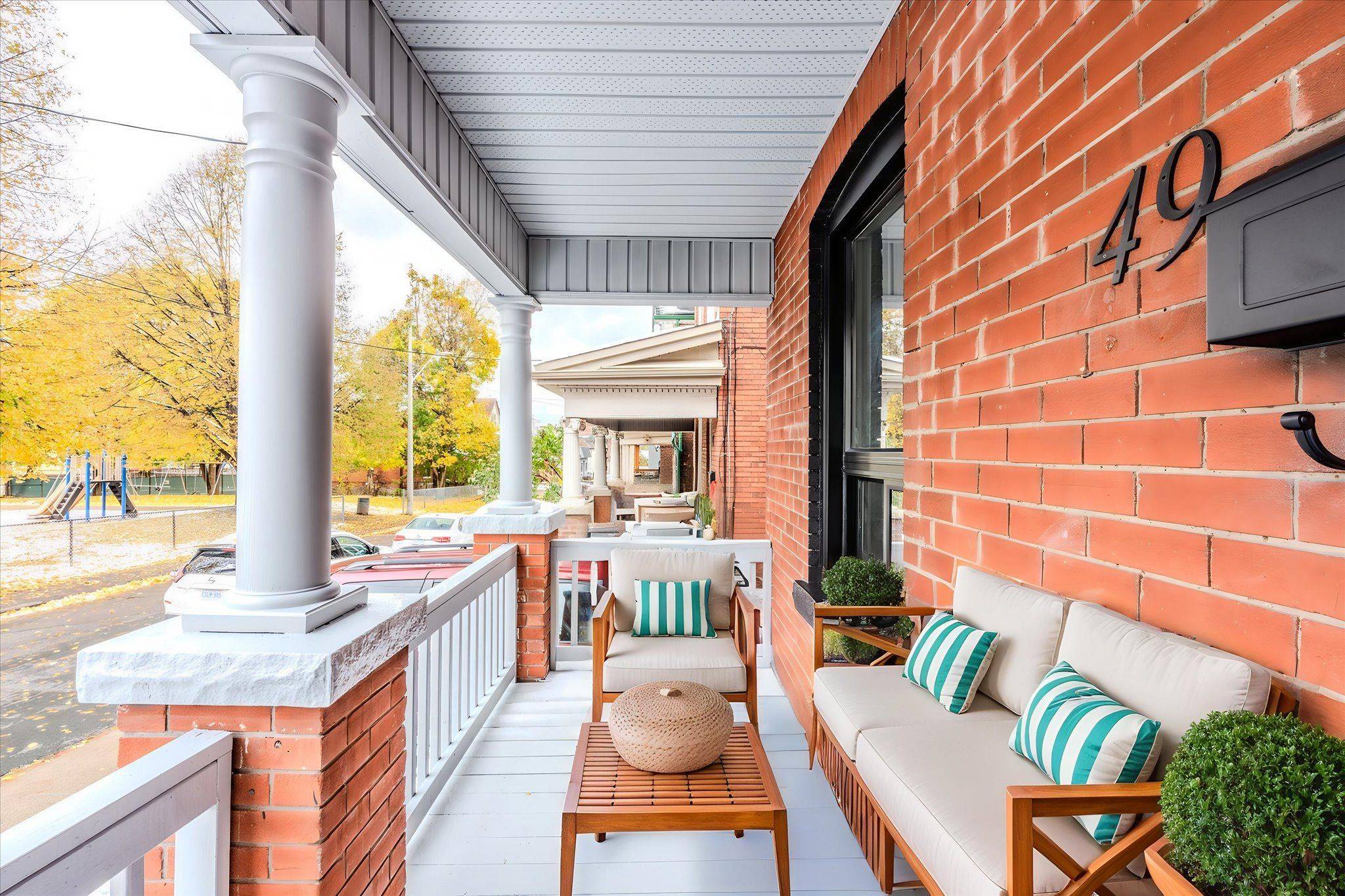 Hamilton, ON L8M 2E8,49 Myrtle AVE