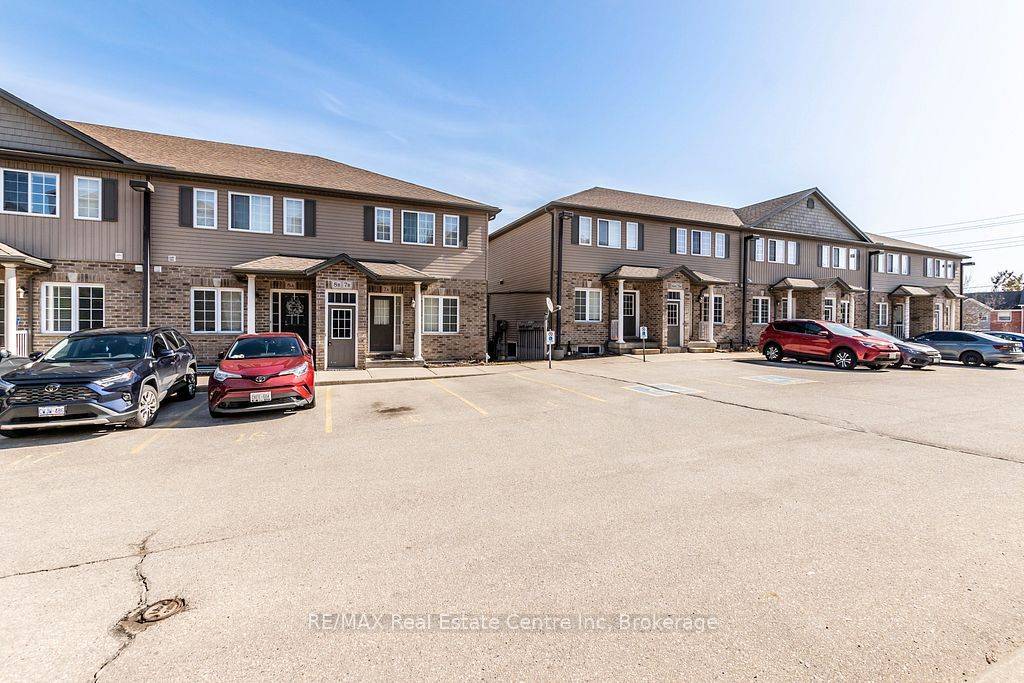 Kitchener, ON N2E 0E3,38 Howe DR #8B