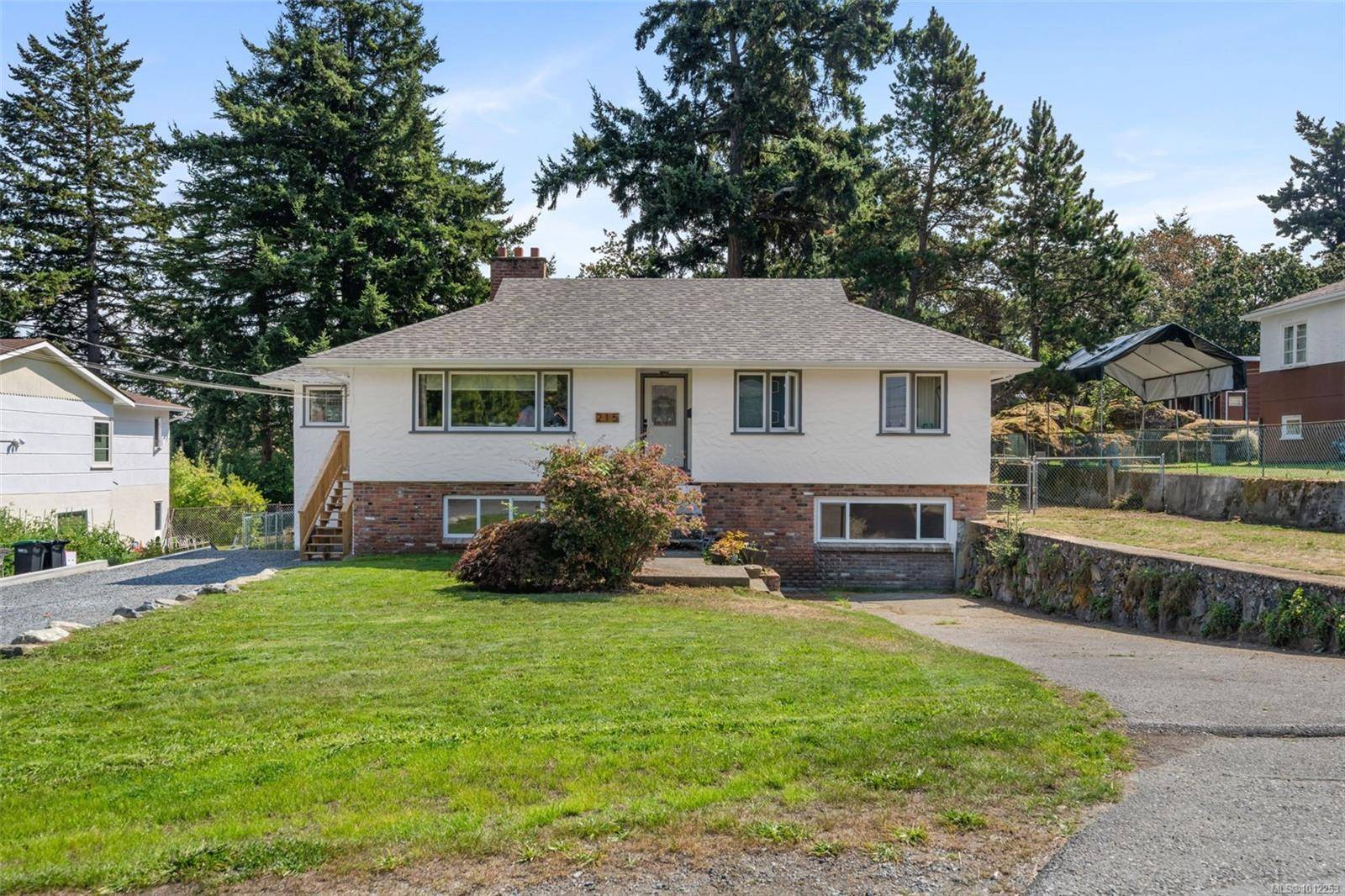 View Royal, BC V9B 1P2,215 Suzanne Pl