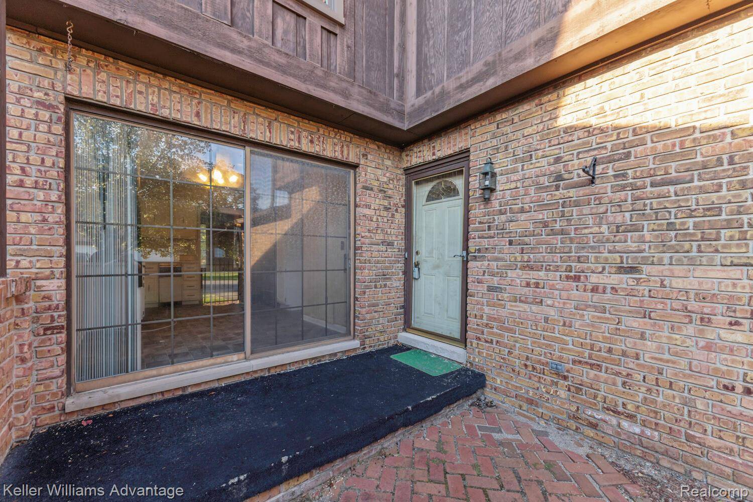 Southfield, MI 48033,26692 Summerdale DR