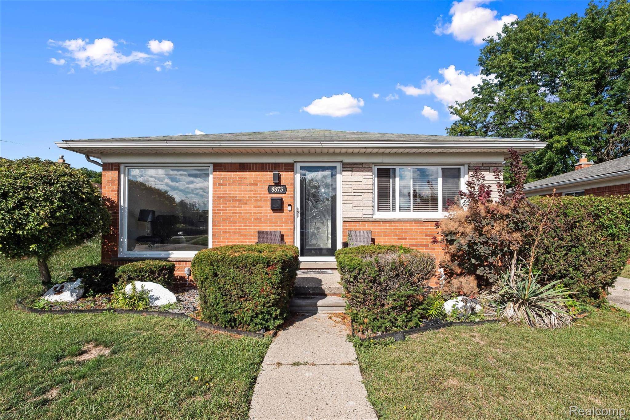 Redford, MI 48239,8873 Wormer