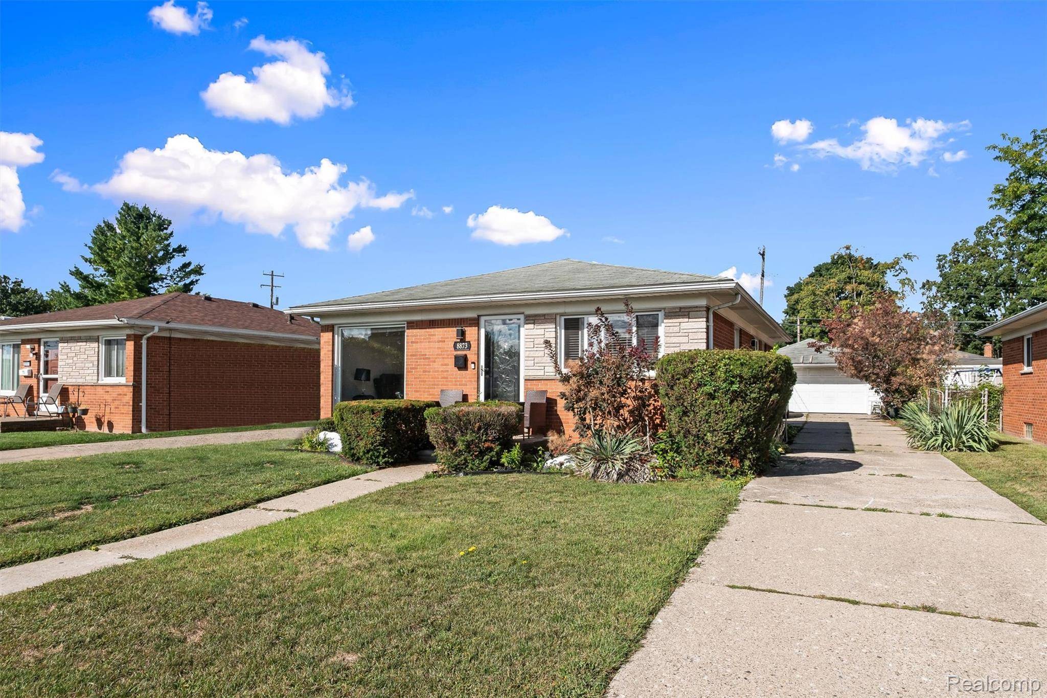 Redford, MI 48239,8873 Wormer