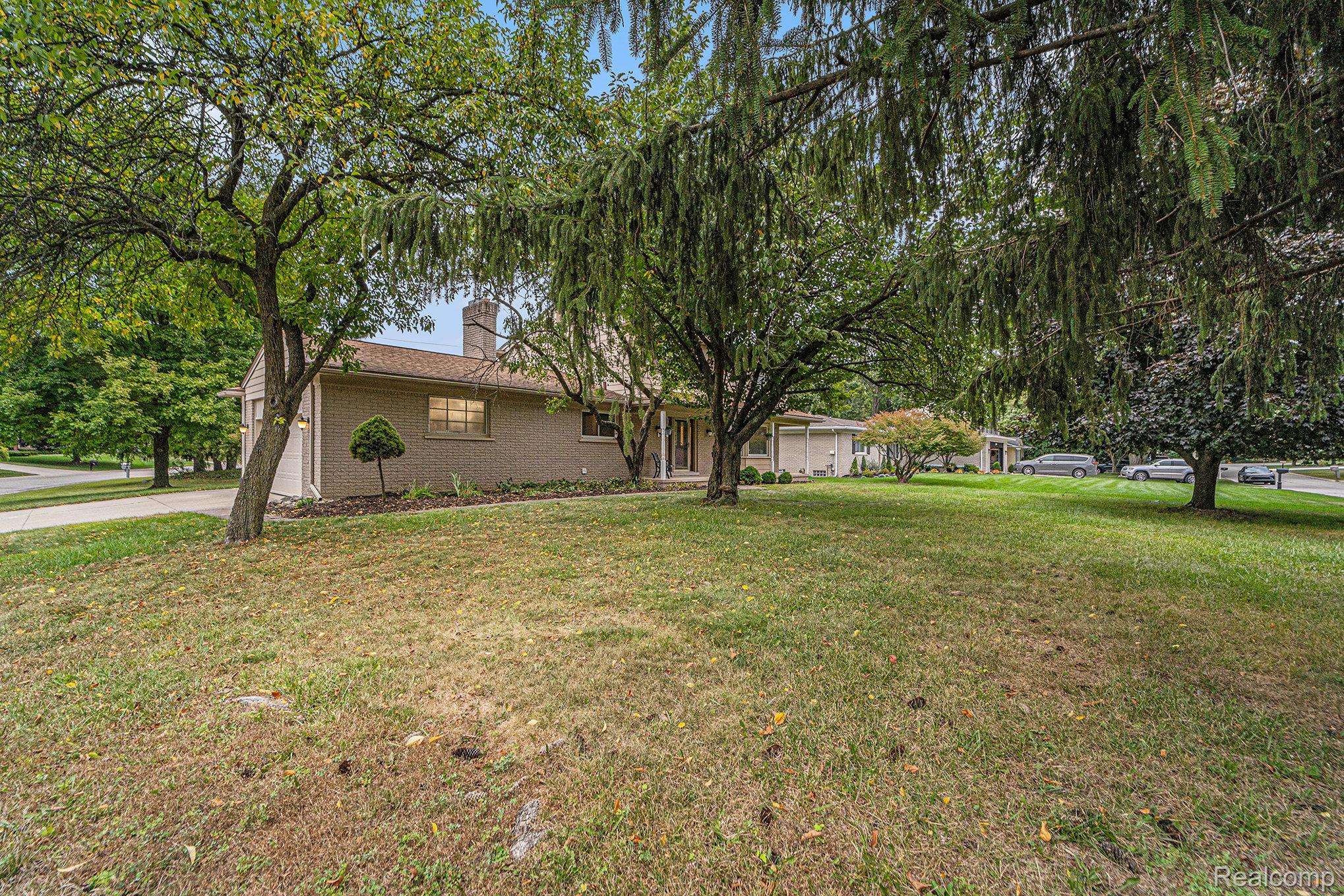 Rochester Hills, MI 48309,2072 Belle Vernon DR