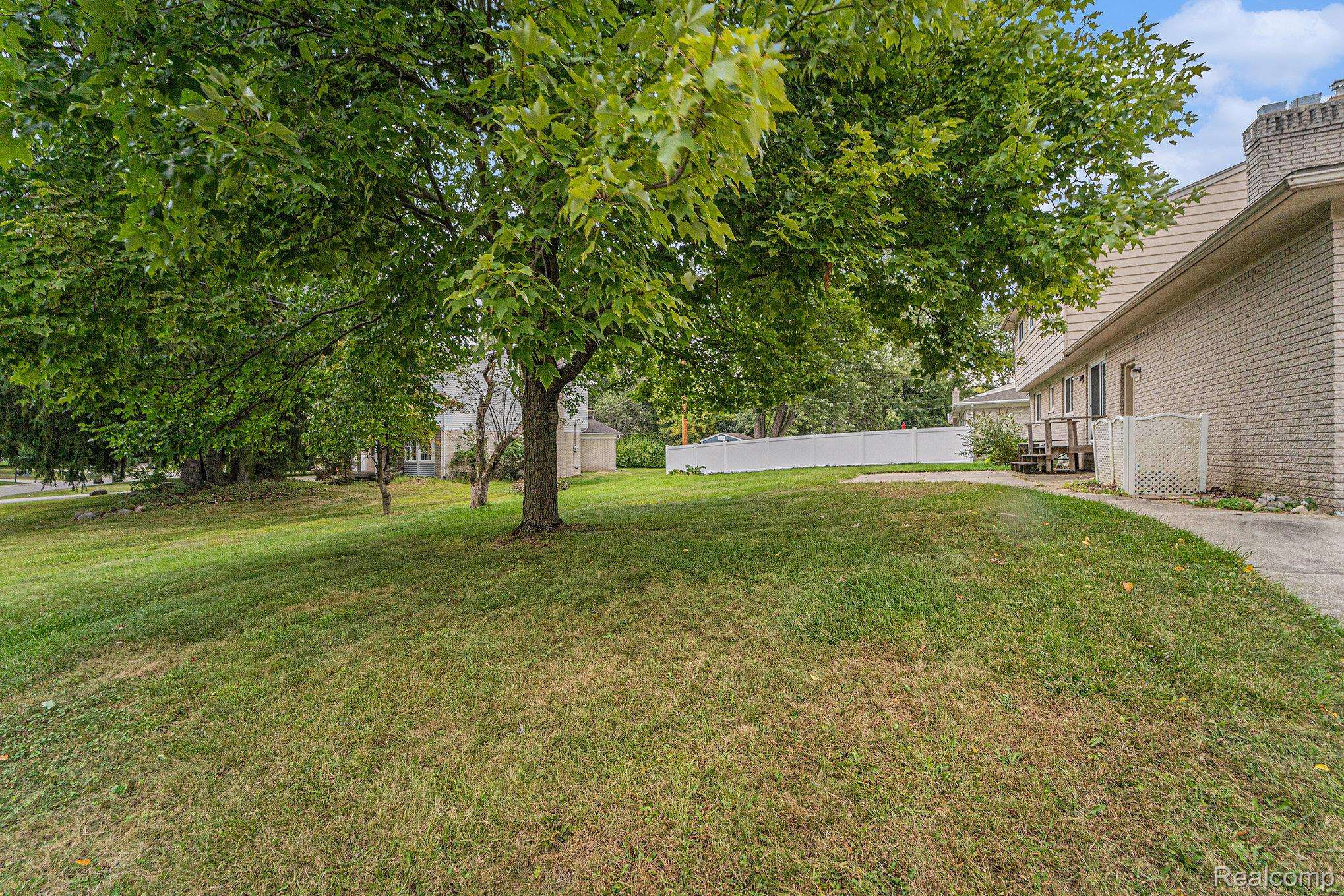 Rochester Hills, MI 48309,2072 Belle Vernon DR