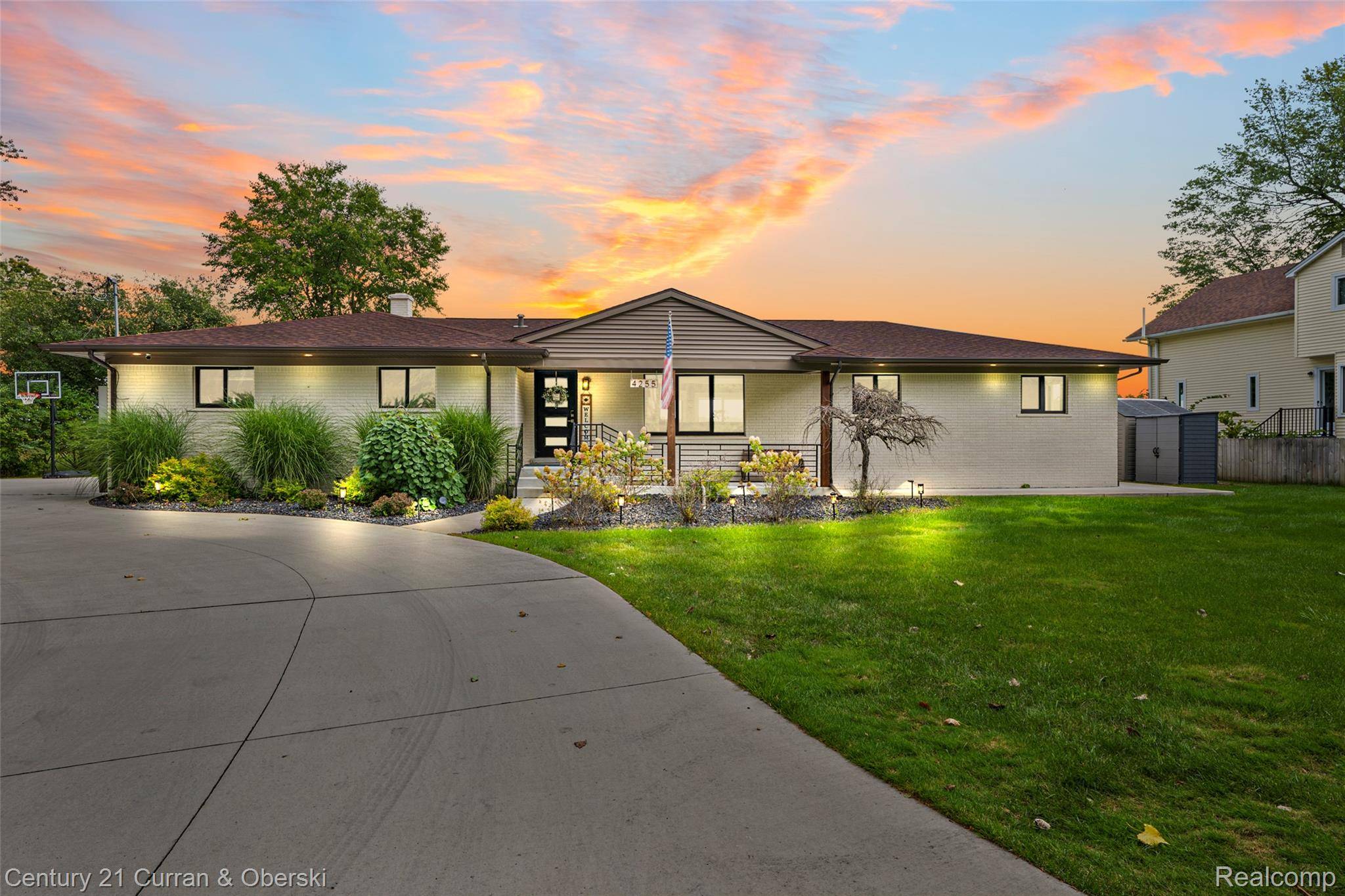 Waterford, MI 48329,4255 Lakewood DR