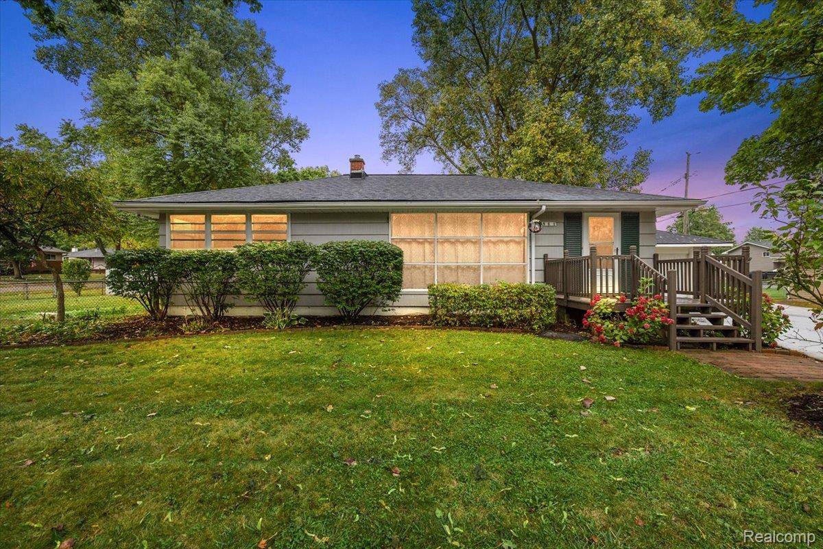 Waterford, MI 48328,841 Nash AVE