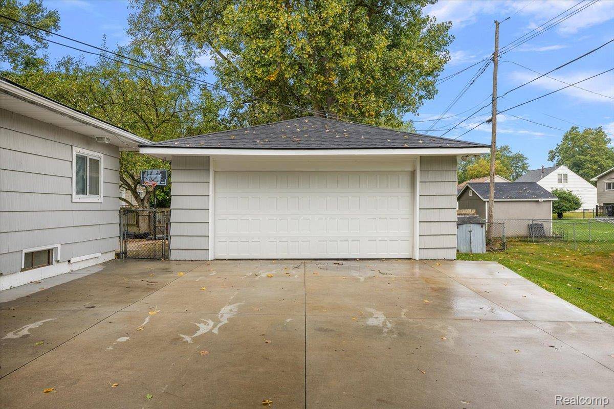 Waterford, MI 48328,841 Nash AVE