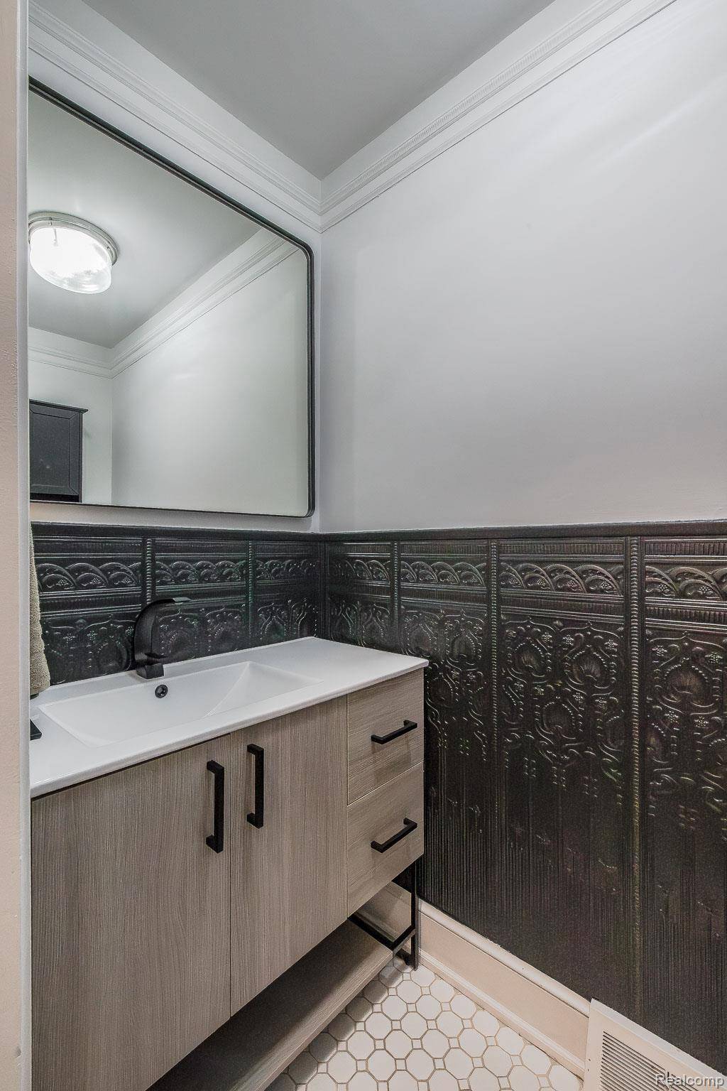 Rochester Hills, MI 48309,73 Nevada AVE