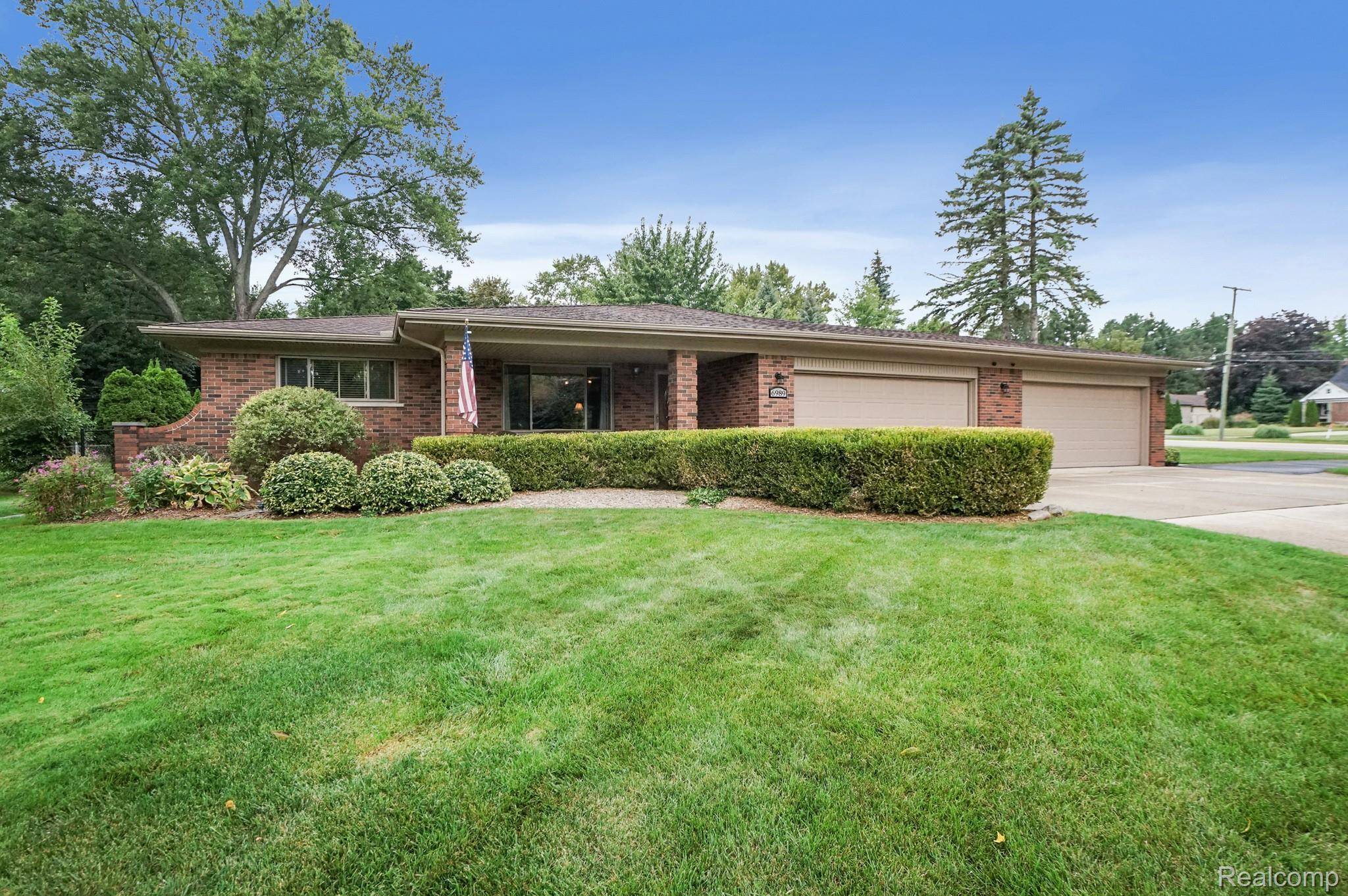 Troy, MI 48098,6989 Fredmoor DR