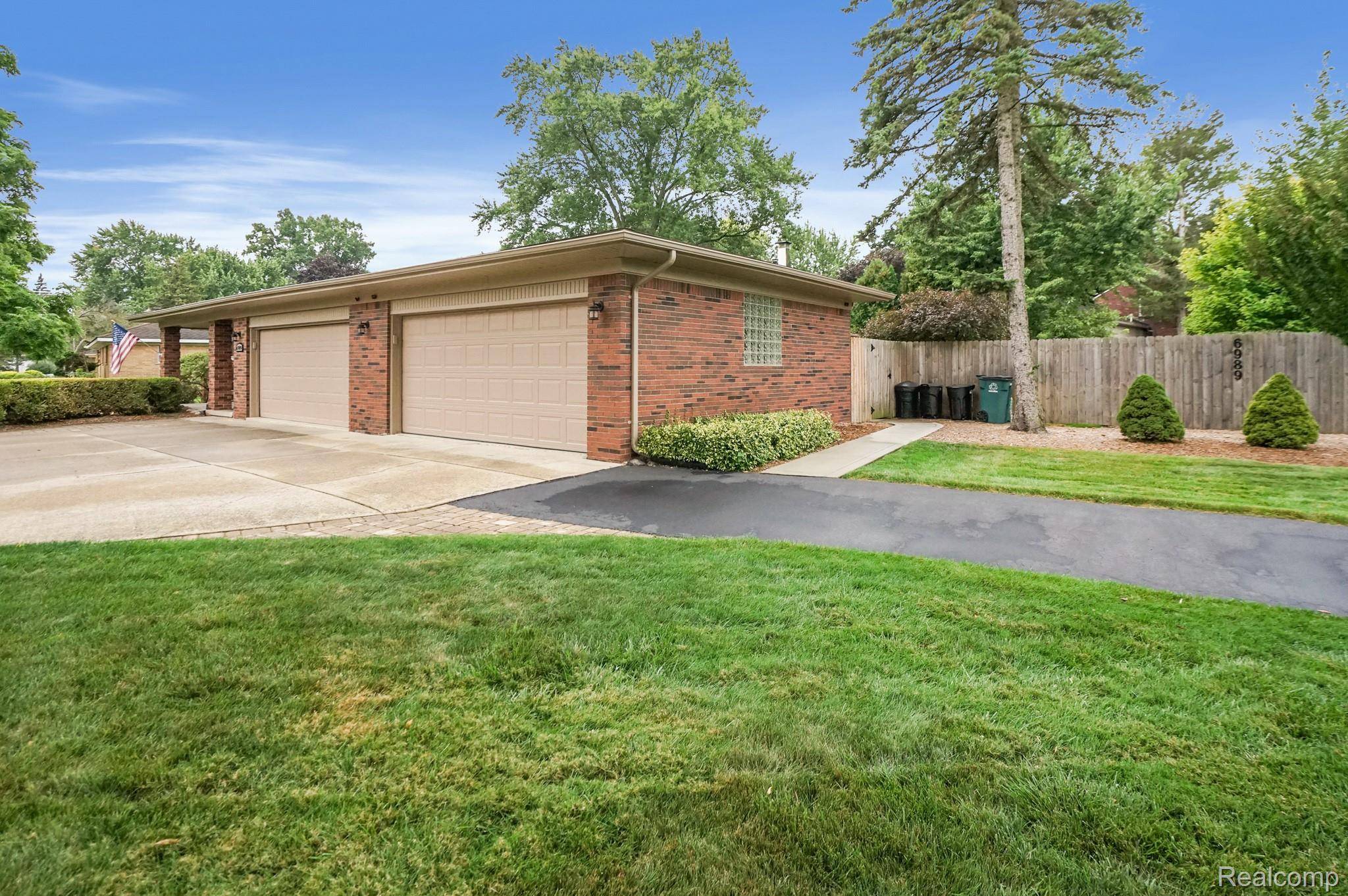 Troy, MI 48098,6989 Fredmoor DR