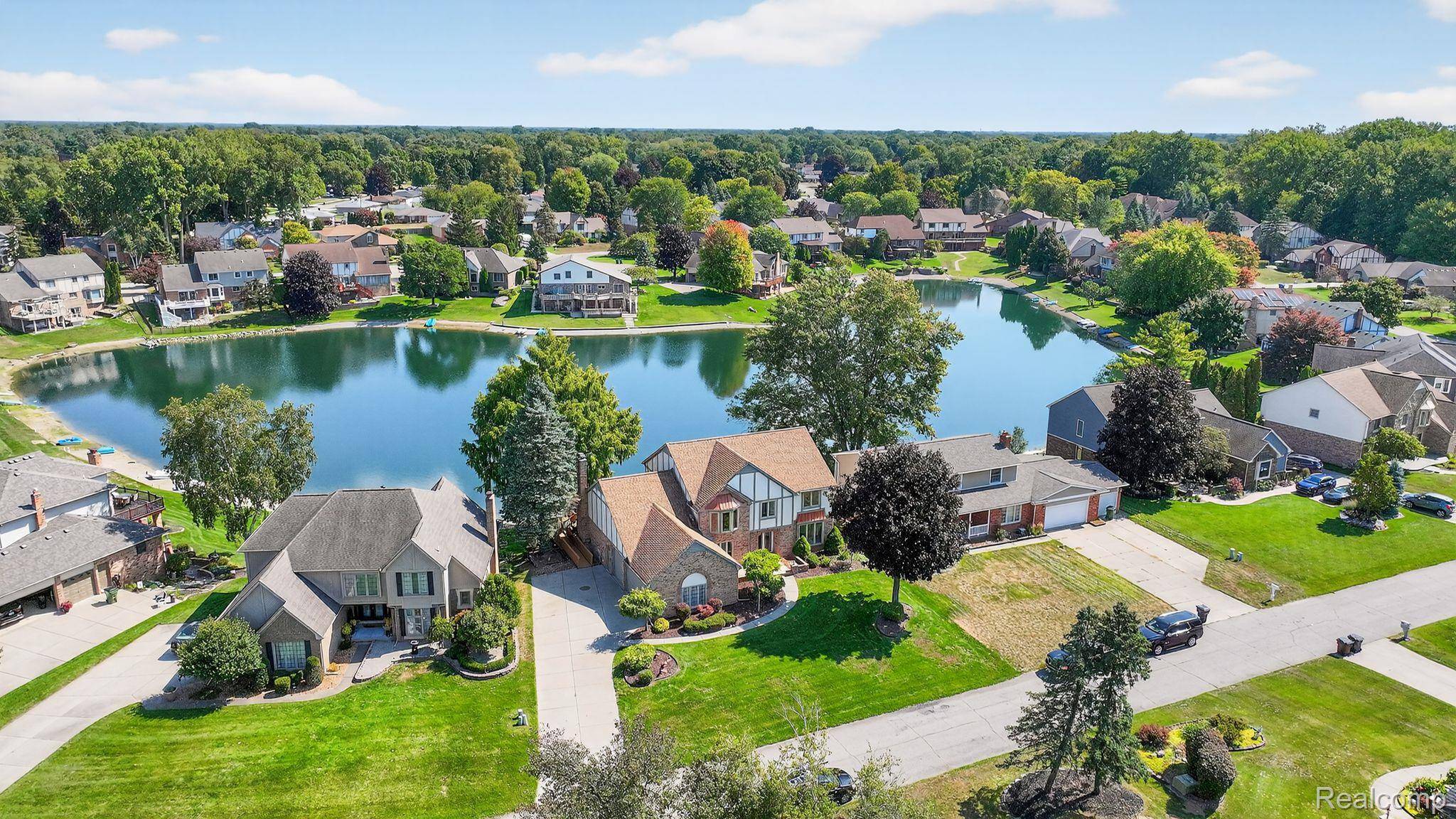 Shelby Twp, MI 48317,48342 Lake Valley DR