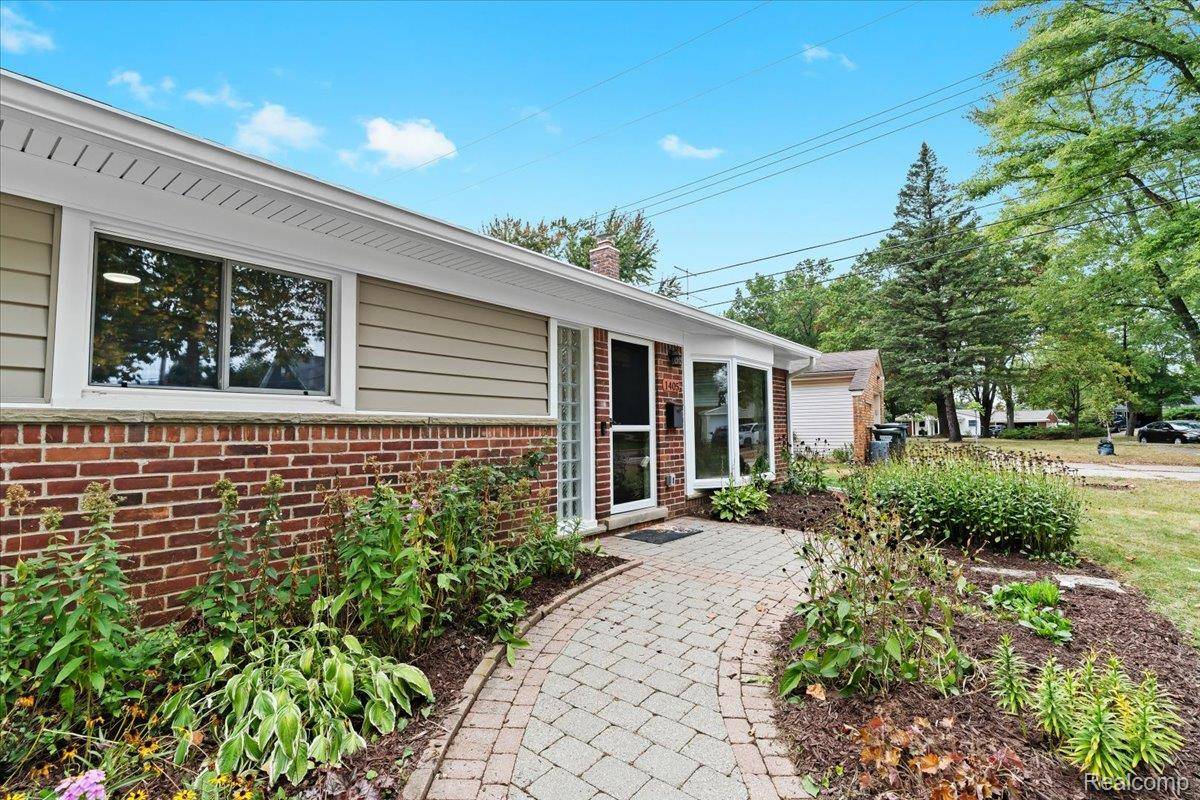 Rochester, MI 48307,1405 Maple DR