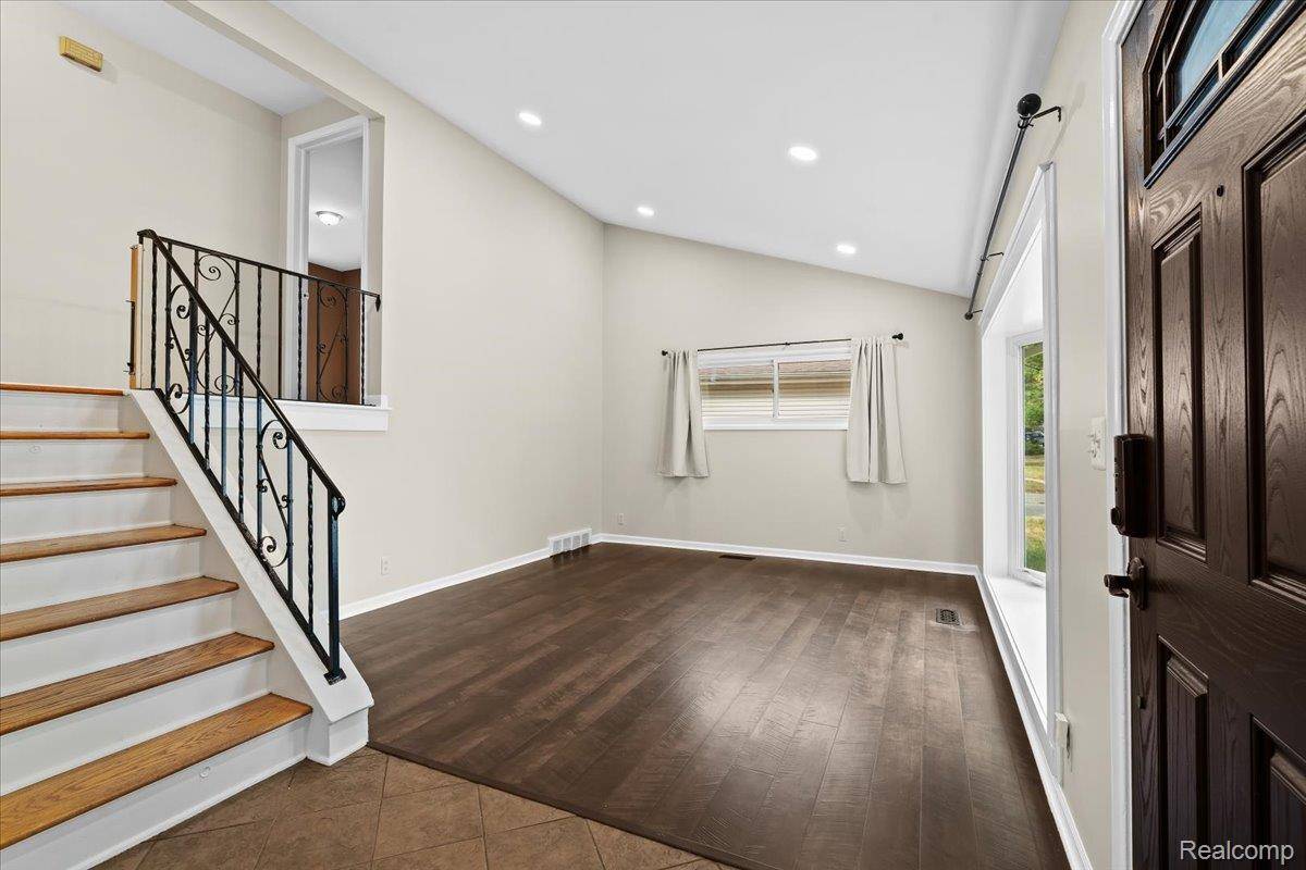 Rochester, MI 48307,1405 Maple DR