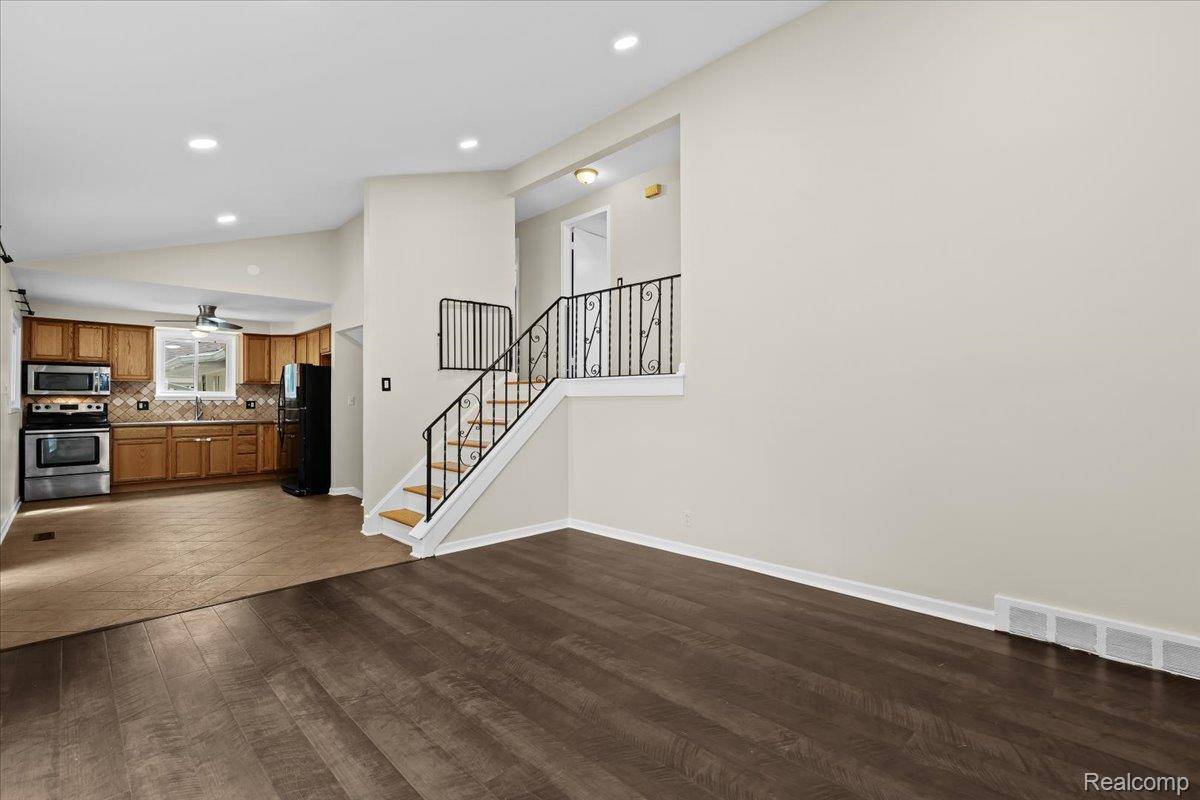 Rochester, MI 48307,1405 Maple DR