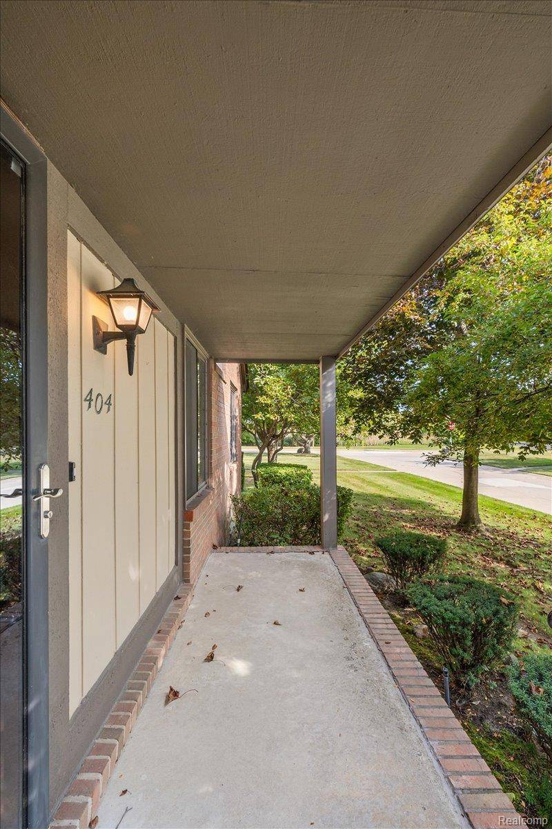 Rochester Hills, MI 48307,404 Meadow Bridge DR