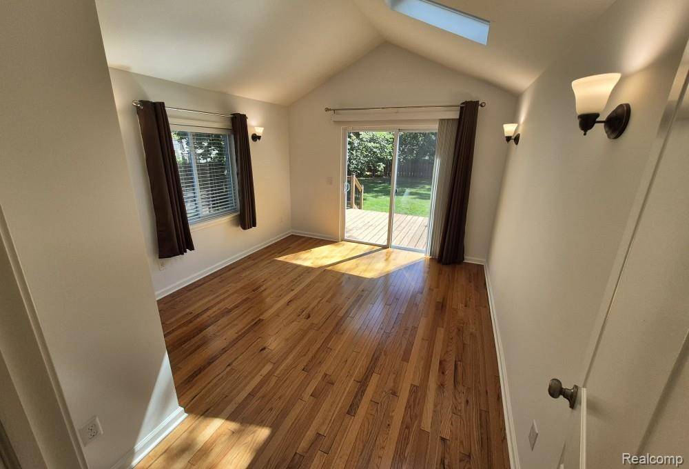 West Bloomfield, MI 48324,7377 Cooley Lake RD