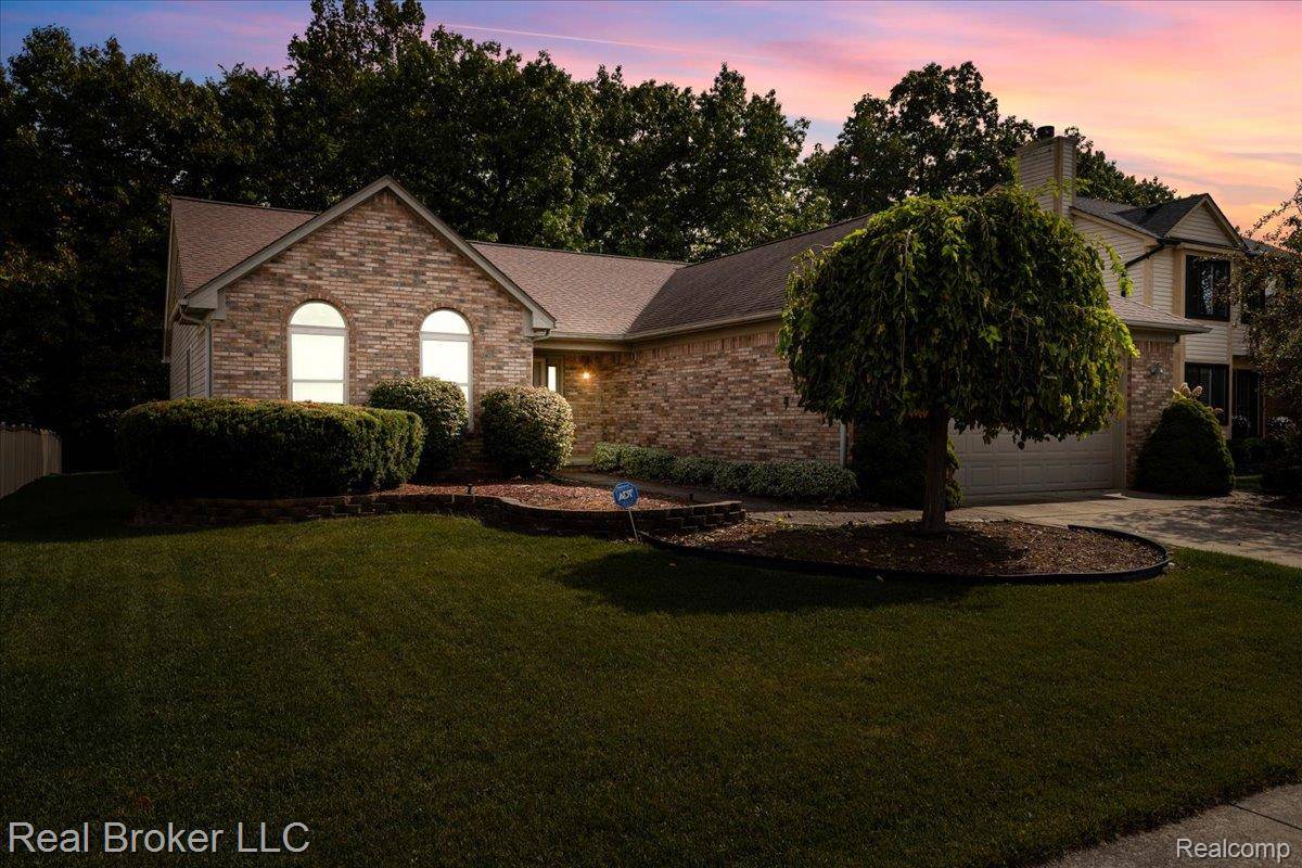 Macomb, MI 48044,46526 Serenity DR