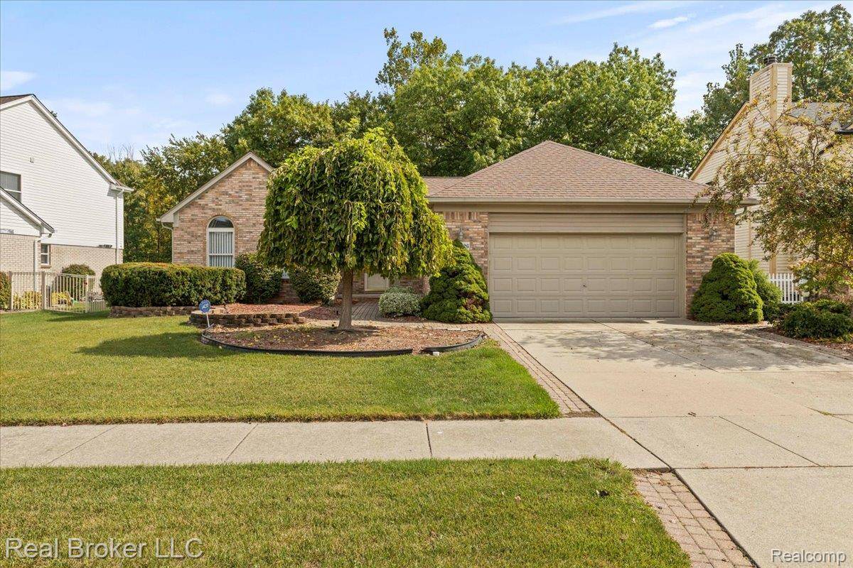 Macomb, MI 48044,46526 Serenity DR