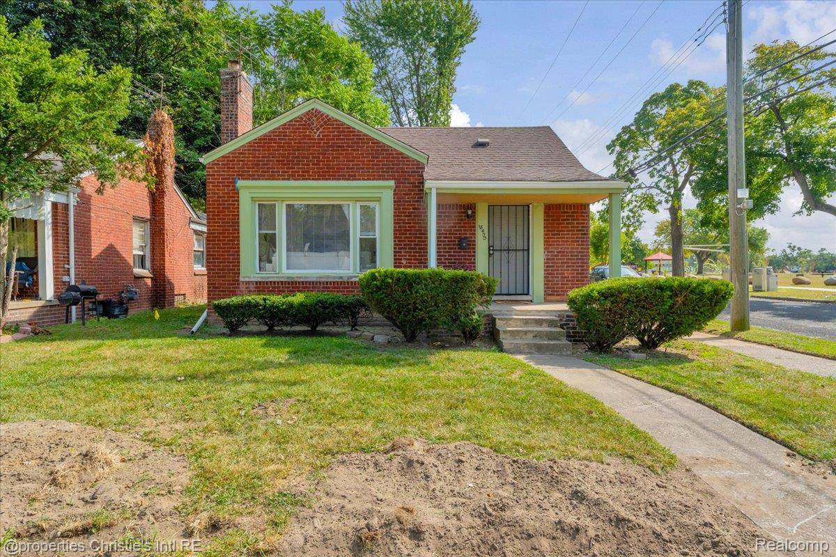 Detroit, MI 48219,18400 Plainview AVE