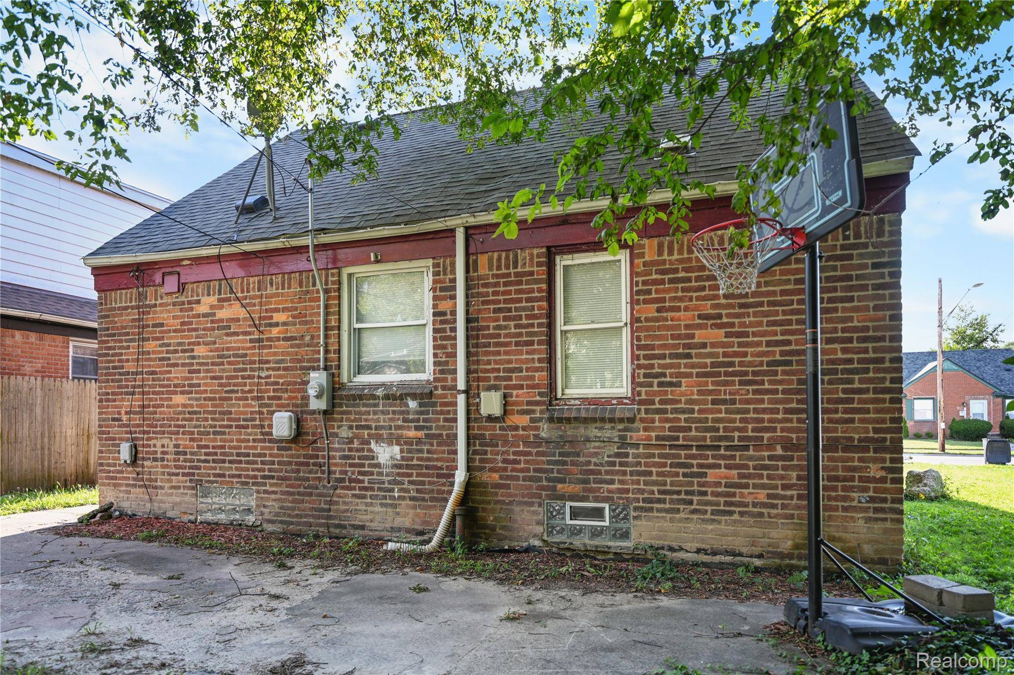 Detroit, MI 48235,19160 Gilchrist ST