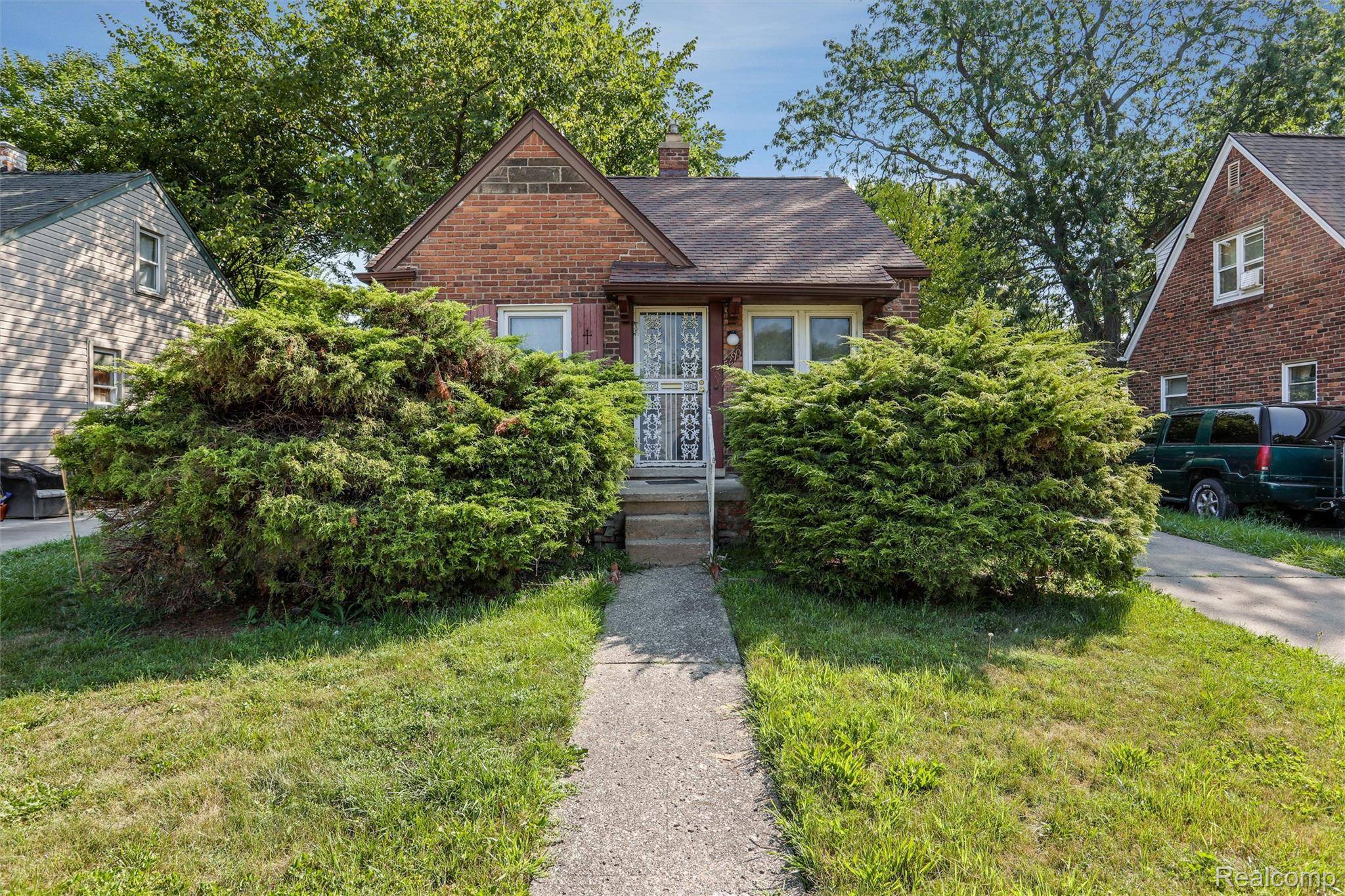 Detroit, MI 48224,5290 University PL