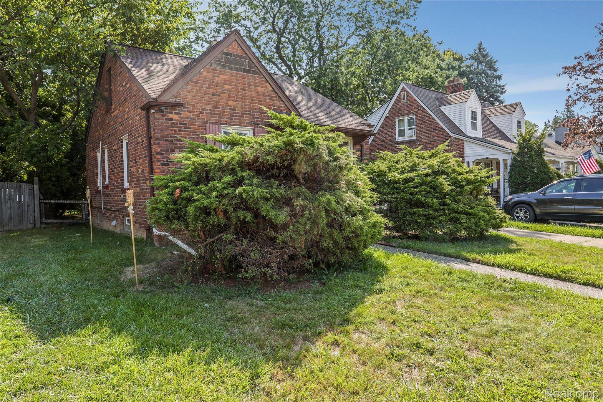 Detroit, MI 48224,5290 University PL