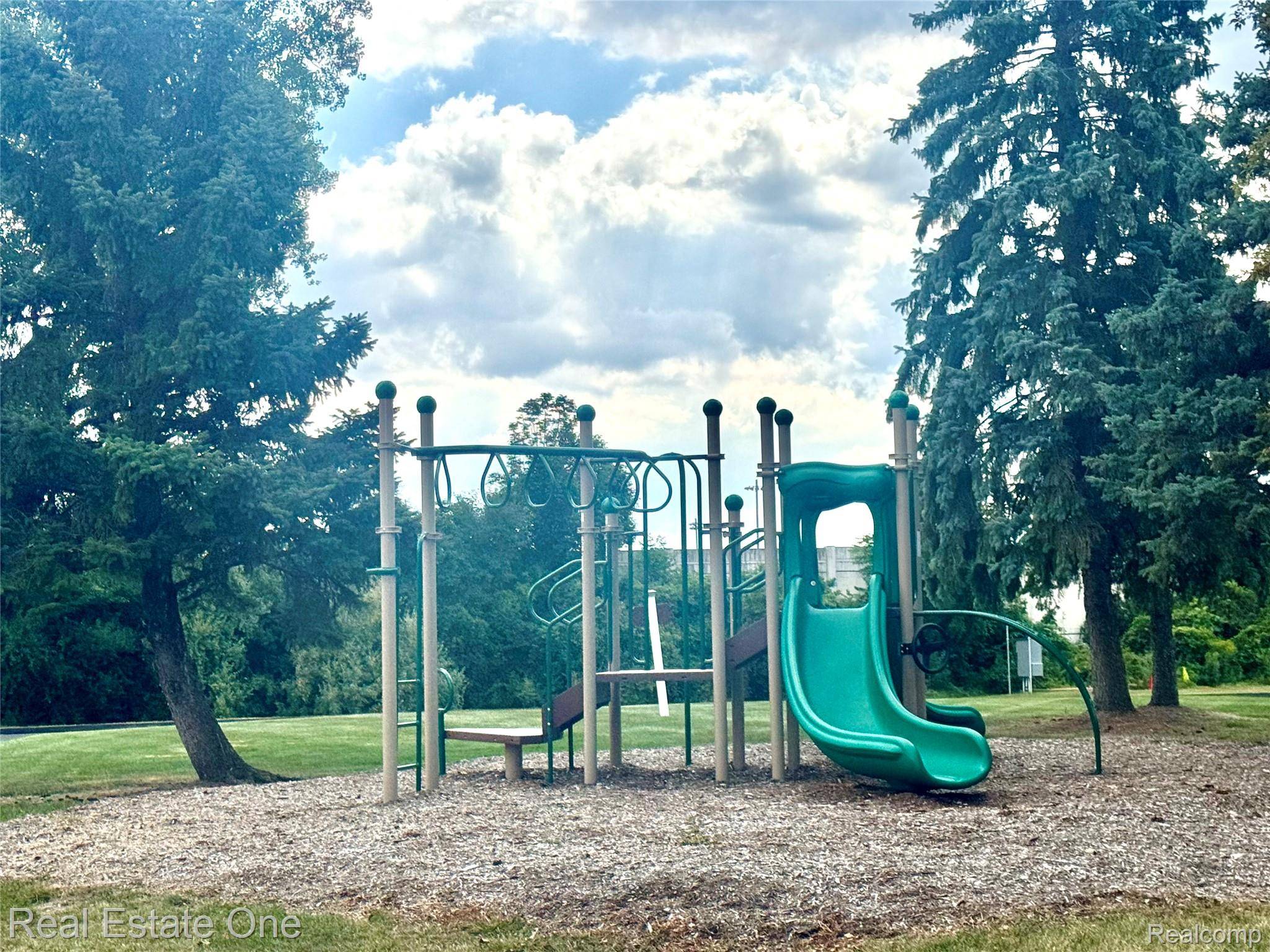 Rochester Hills, MI 48307,1579 Oneil CIR #145