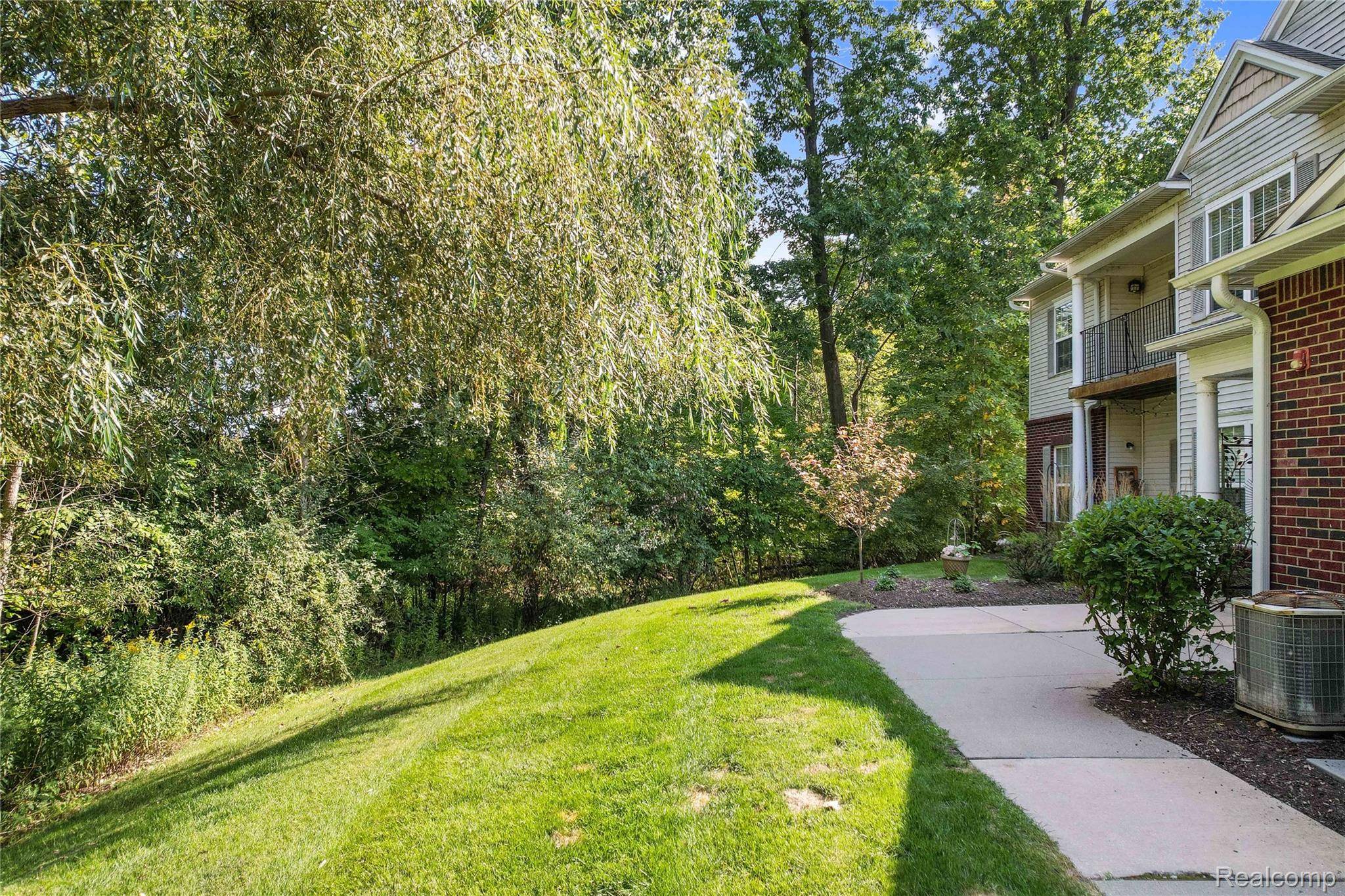 Fenton, MI 48430,939 Eagle DR