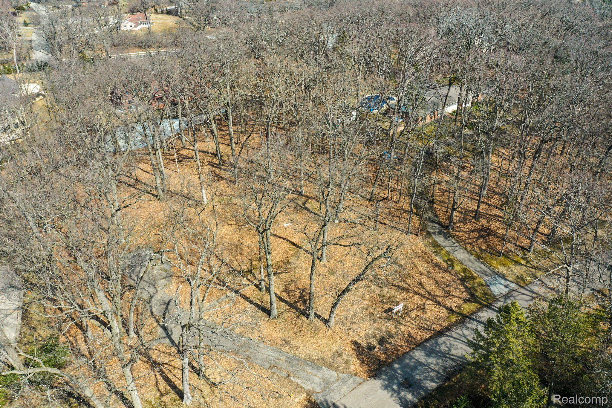 Bloomfield Hills, MI 48304,851 HIGHWOOD DR