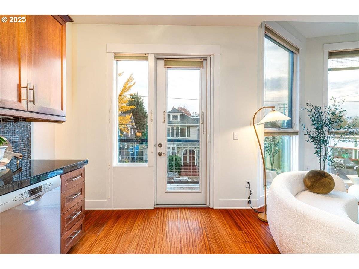 Portland, OR 97214,838 SE 38th AVE #209