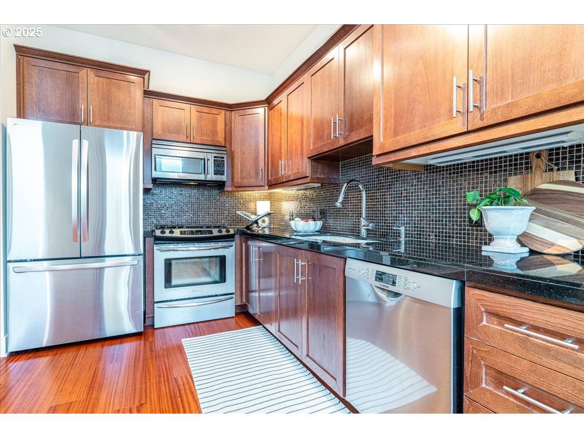 Portland, OR 97214,838 SE 38th AVE #209