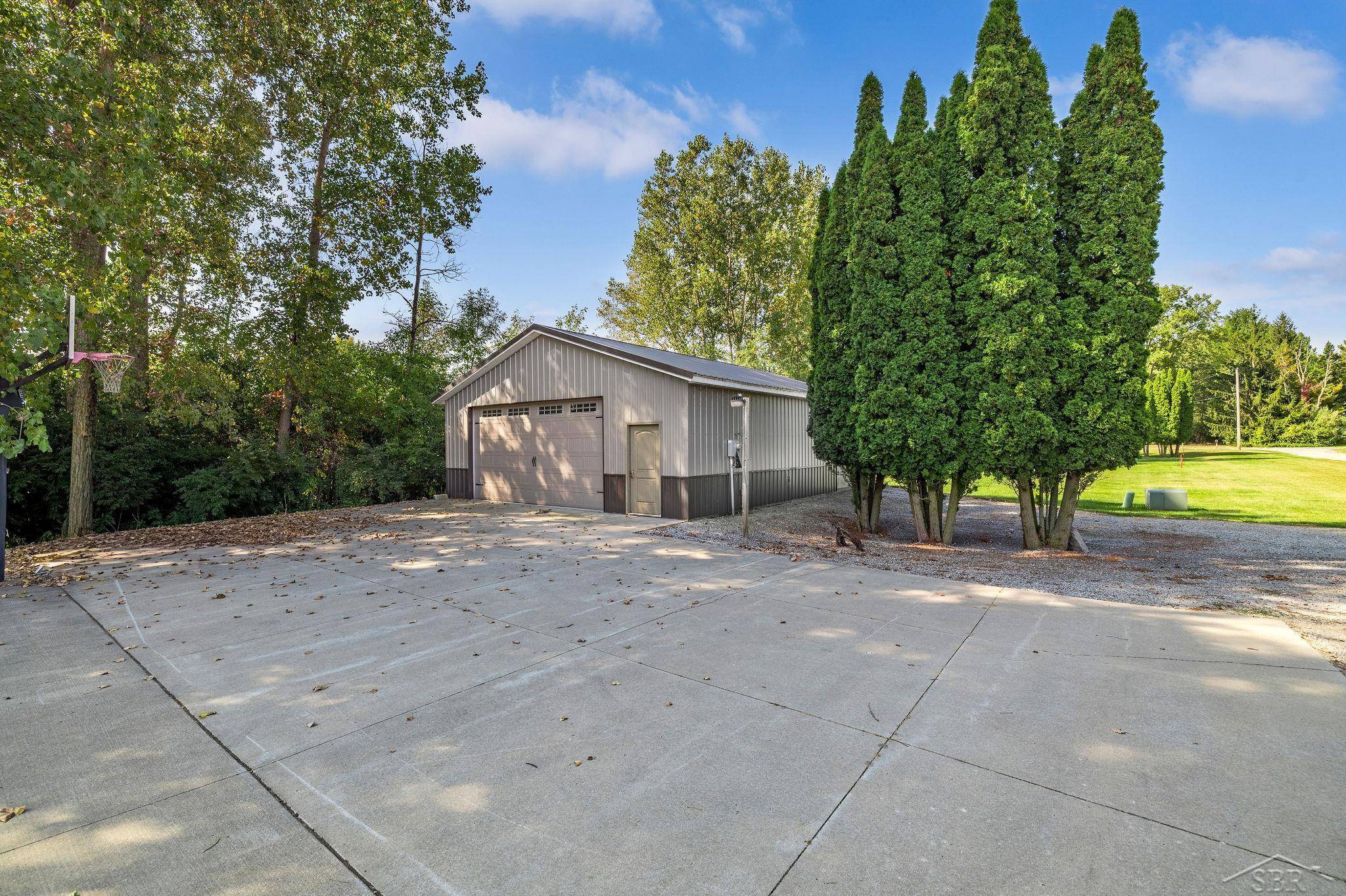 Kawkawlin, MI 48631,1255 S 9 mile RD