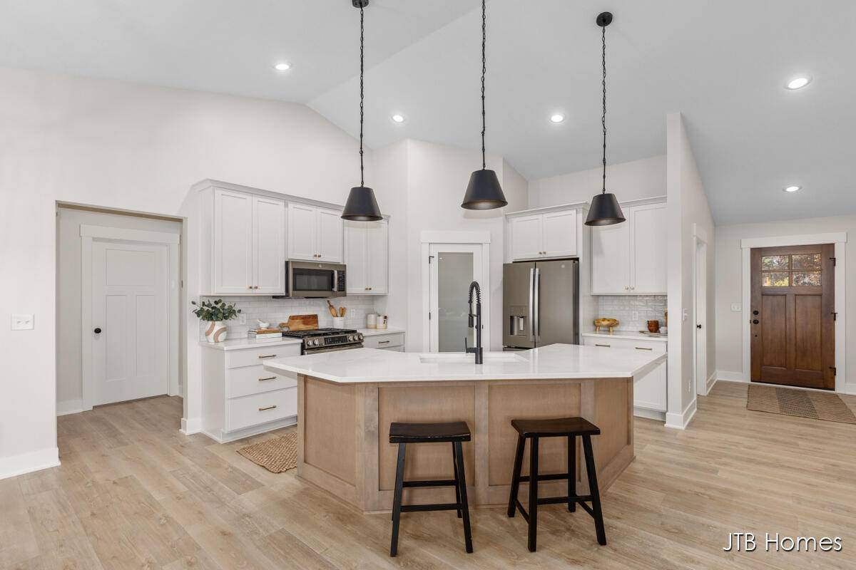 Lowell, MI 49331,1460 Kimber DR #117