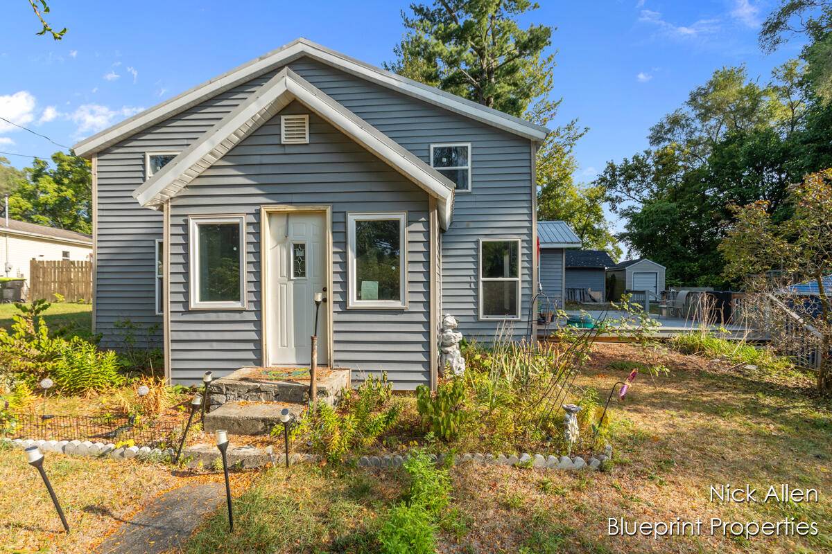 Greenville, MI 48838,510 W Oakridge RDG