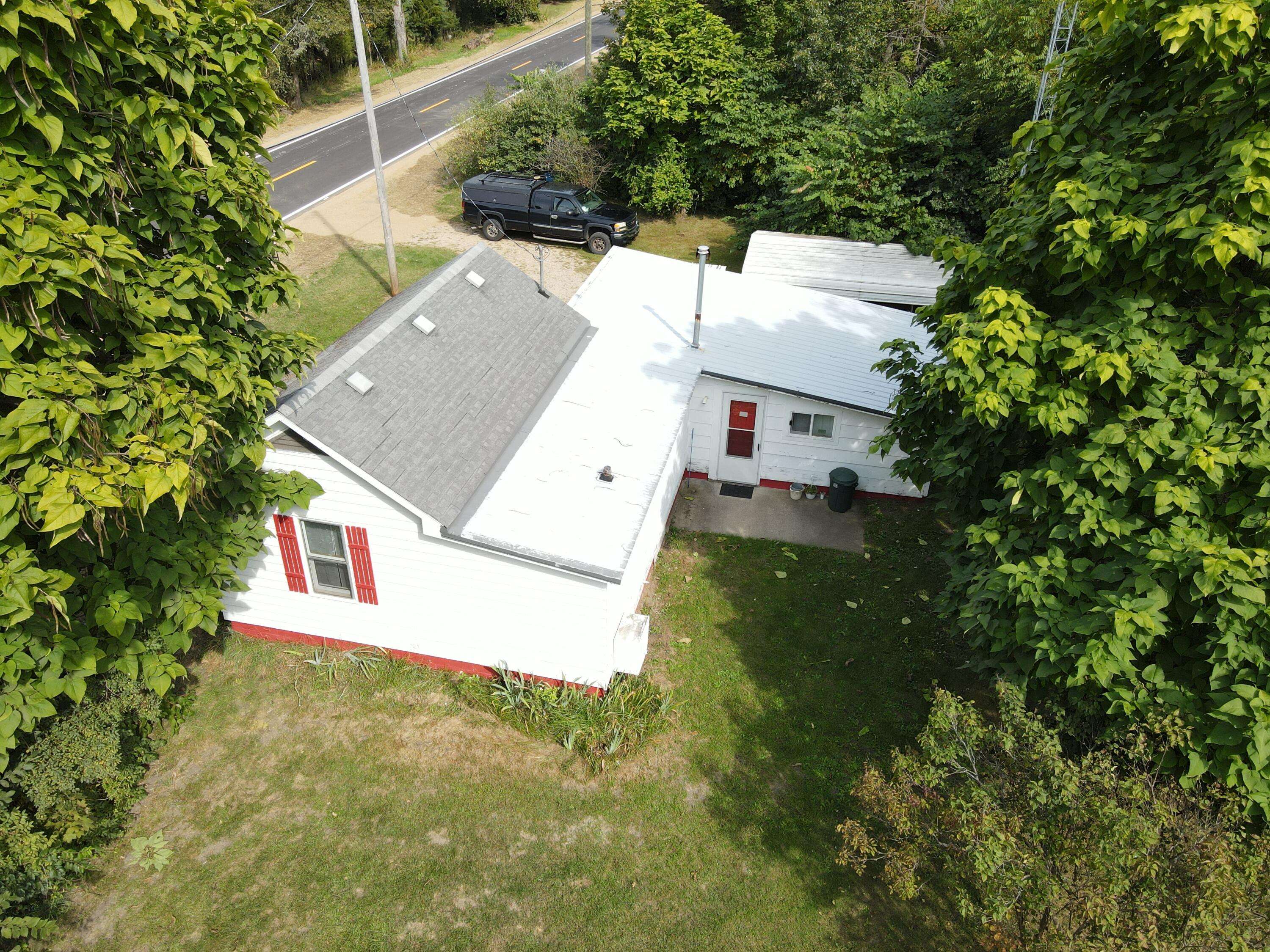 Lawton, MI 49065,523 White Oak RD