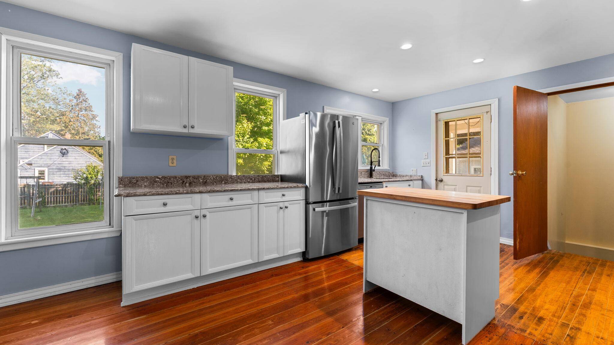 Petersburg, MI 49270,557 Saline ST