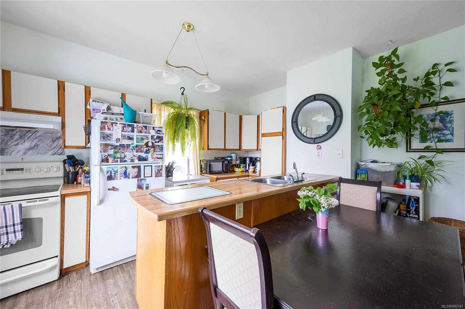 Nanaimo, BC V9R 2N7,532 Prideaux St