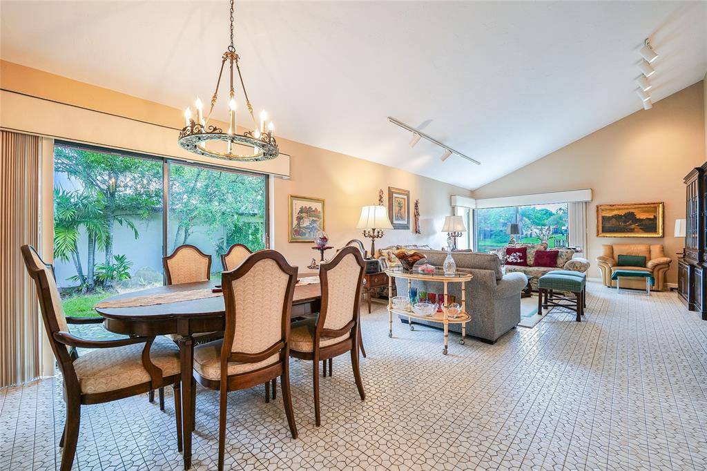 Lauderhill, FL 33319,5609 Hammock Ln #210