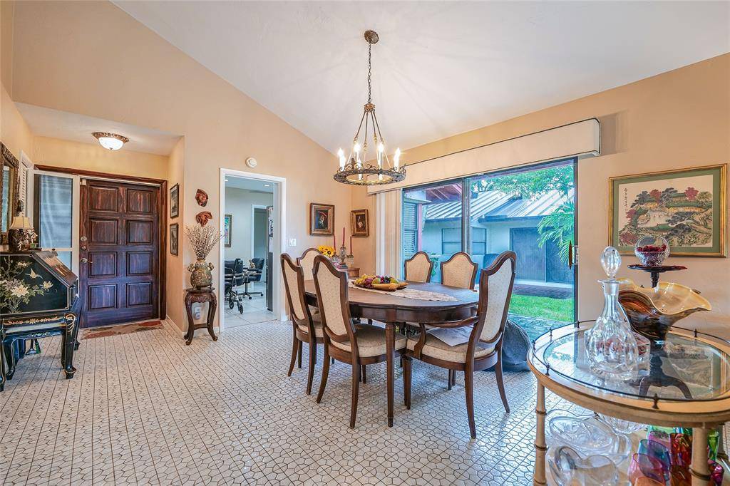 Lauderhill, FL 33319,5609 Hammock Ln #210